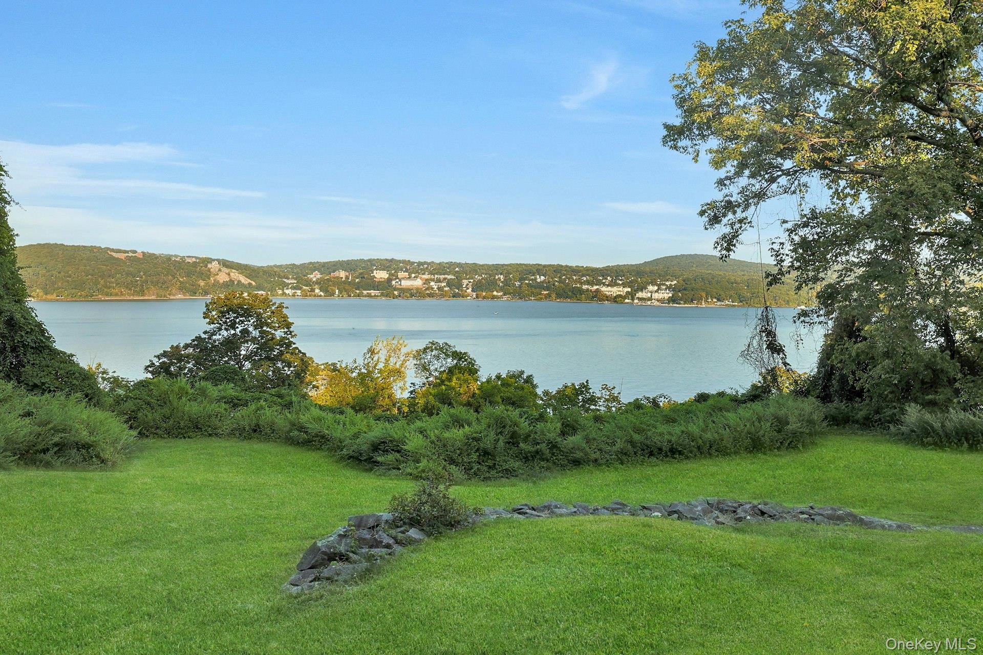 8 Ayers Road, Tomkins Cove, NY 10986