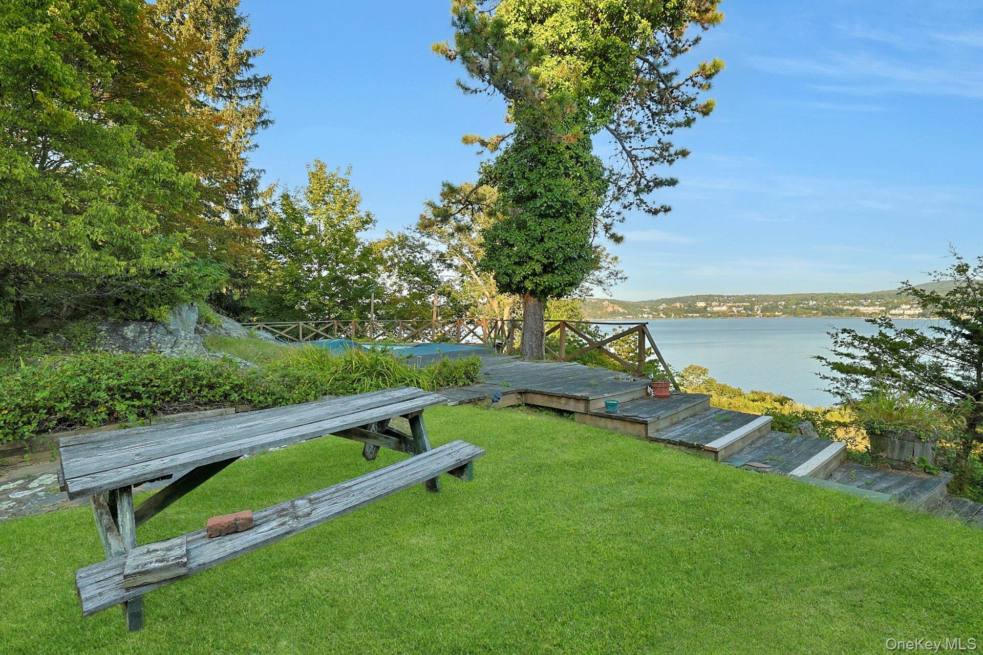 8 Ayers Road, Tomkins Cove, NY 10986