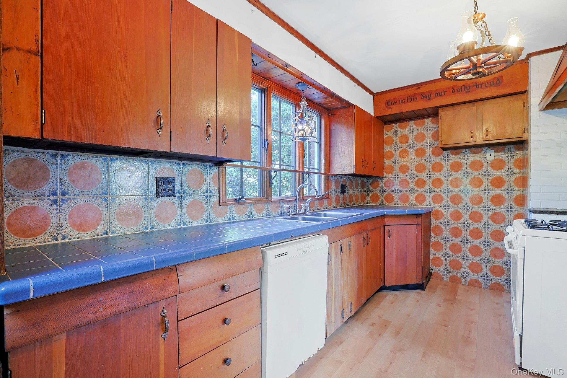 8 Ayers Road, Tomkins Cove, NY 10986