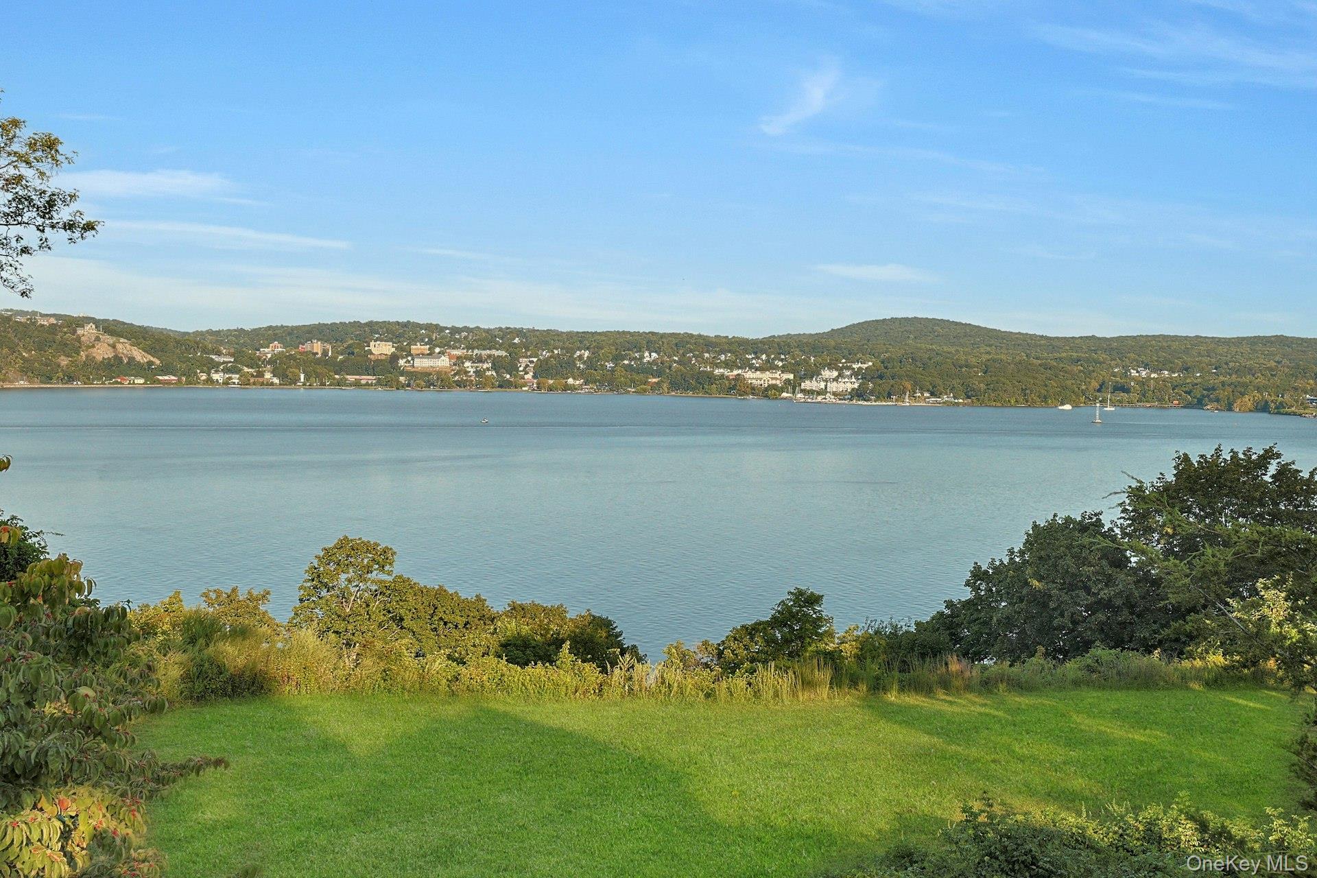 8 Ayers Road, Tomkins Cove, NY 10986