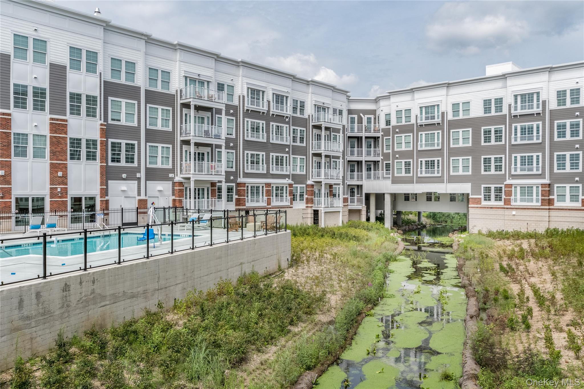 75 E Hoffman Avenue # 2002, Lindenhurst, NY 11757