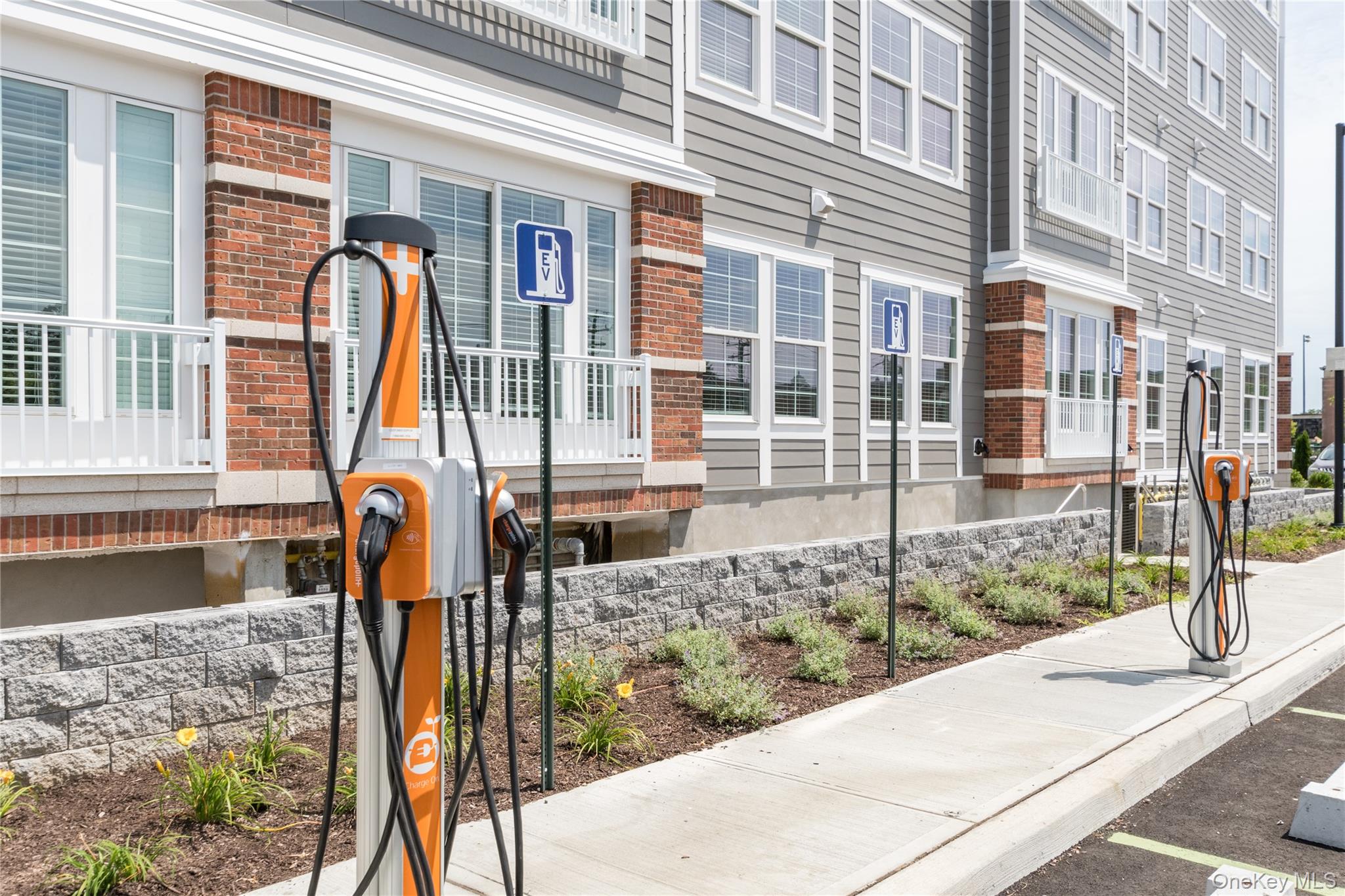 75 E Hoffman Avenue # 2002, Lindenhurst, NY 11757