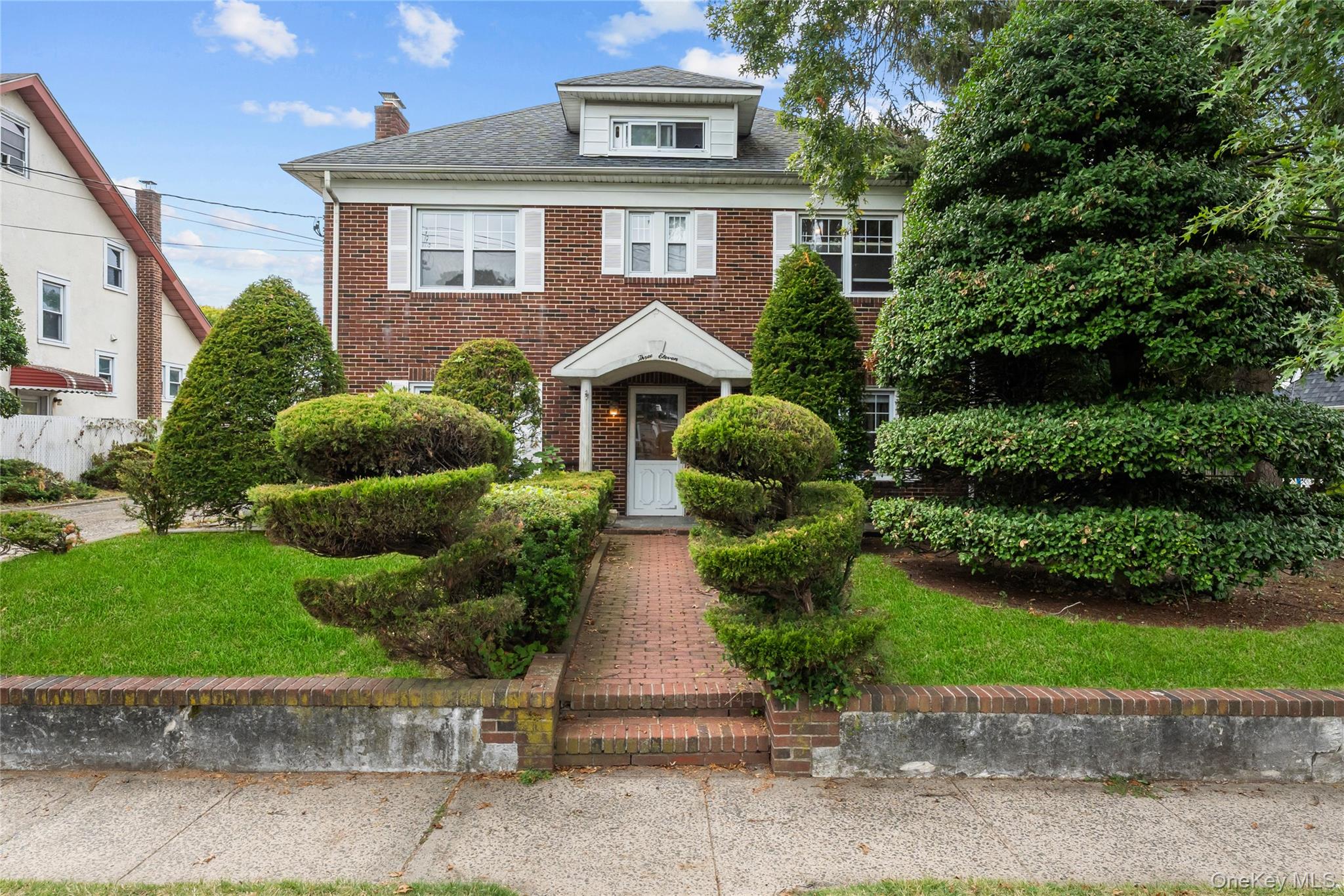 311 Hamilton Avenue, Hewlett, NY 11557