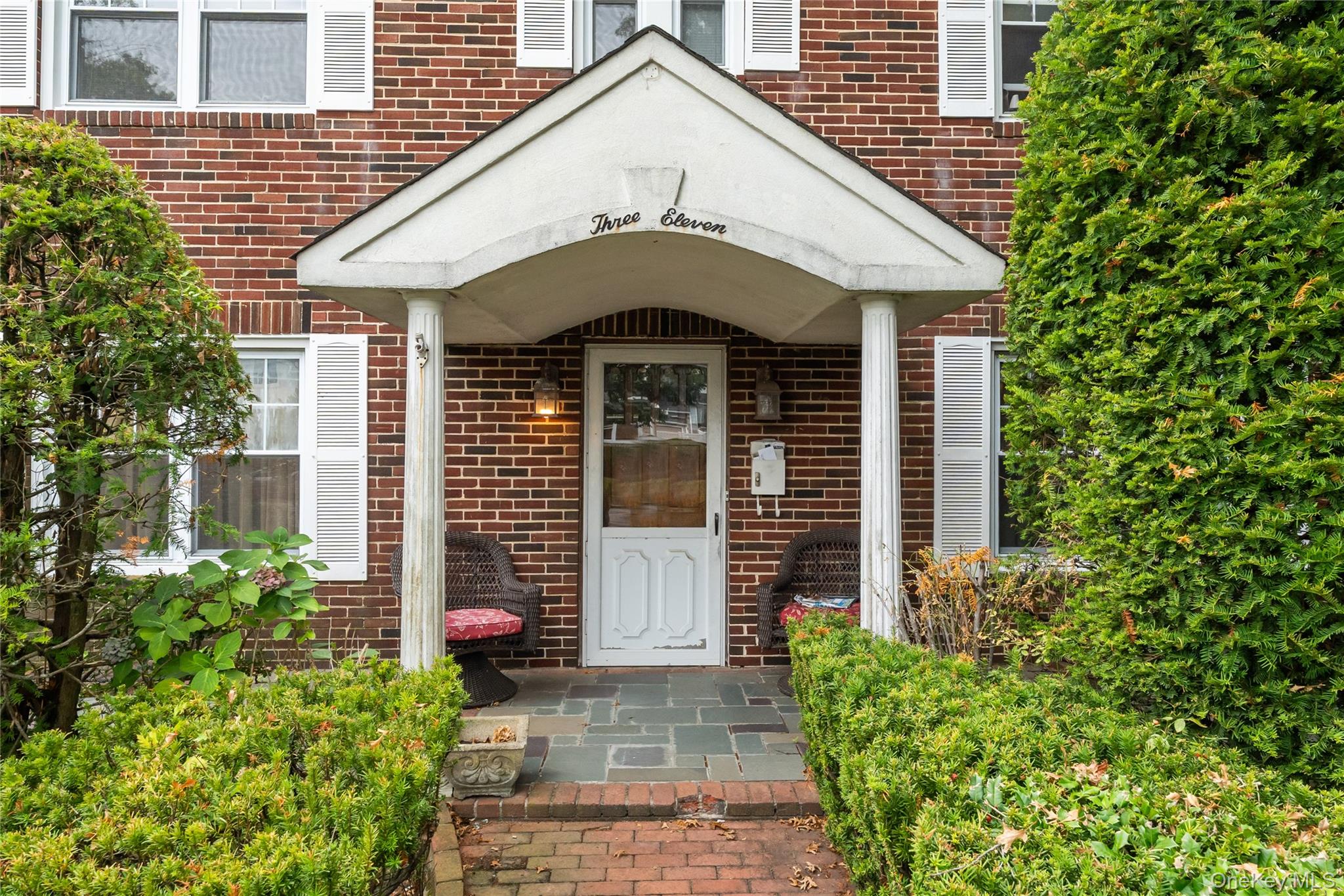 311 Hamilton Avenue, Hewlett, NY 11557