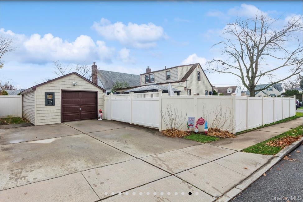 1134 Rosegold Street, Franklin Square, NY 11010