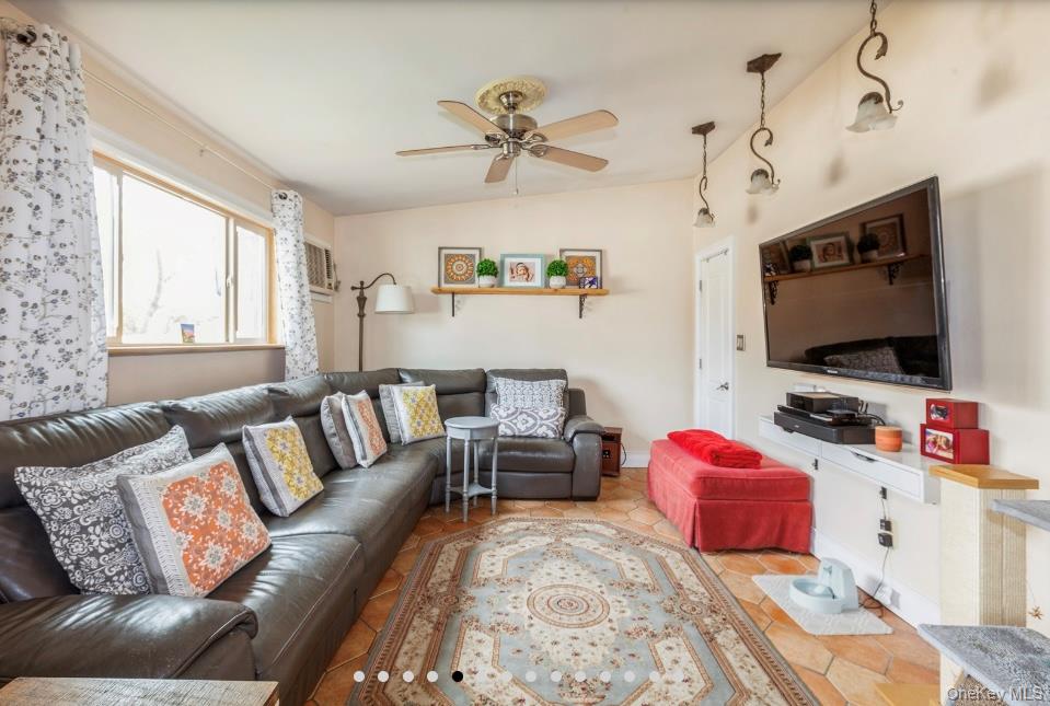 1134 Rosegold Street, Franklin Square, NY 11010