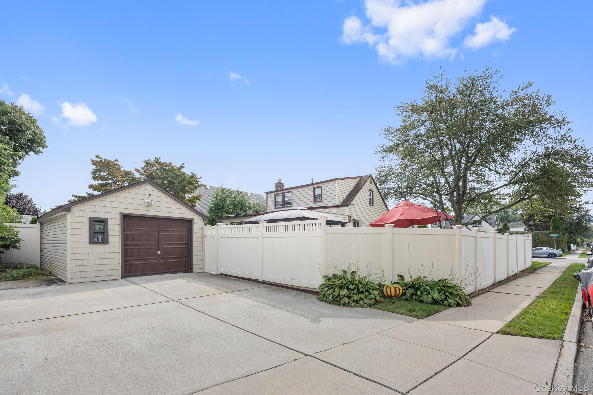 1134 Rosegold Street, Franklin Square, NY 11010