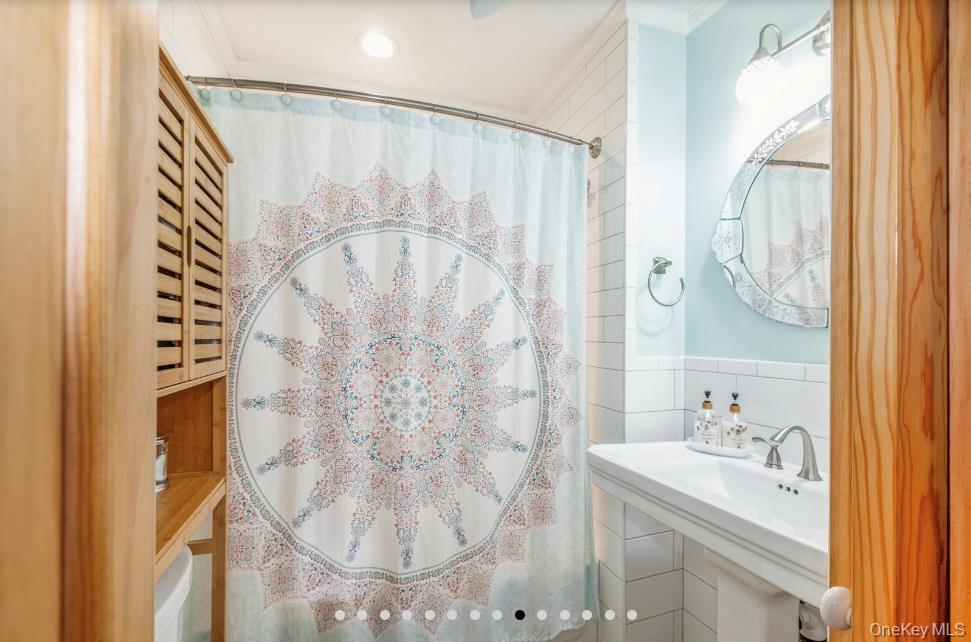 1134 Rosegold Street, Franklin Square, NY 11010