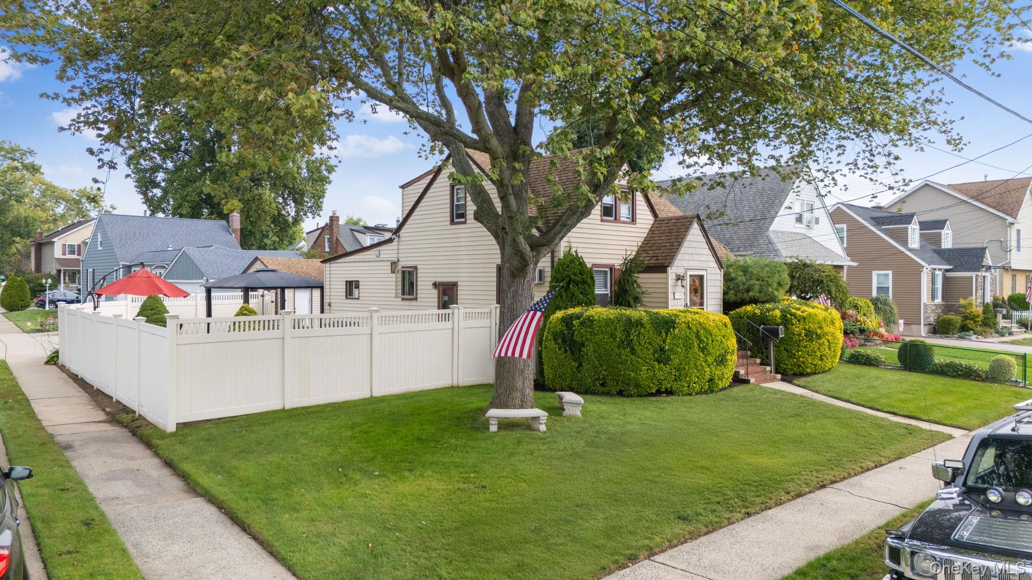 1134 Rosegold Street, Franklin Square, NY 11010