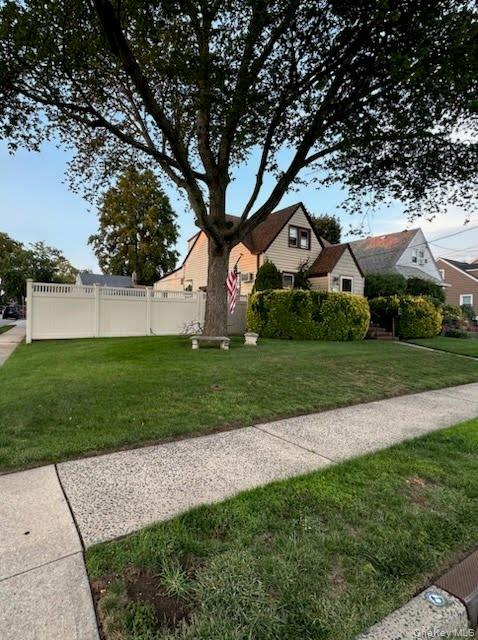 1134 Rosegold Street, Franklin Square, NY 11010