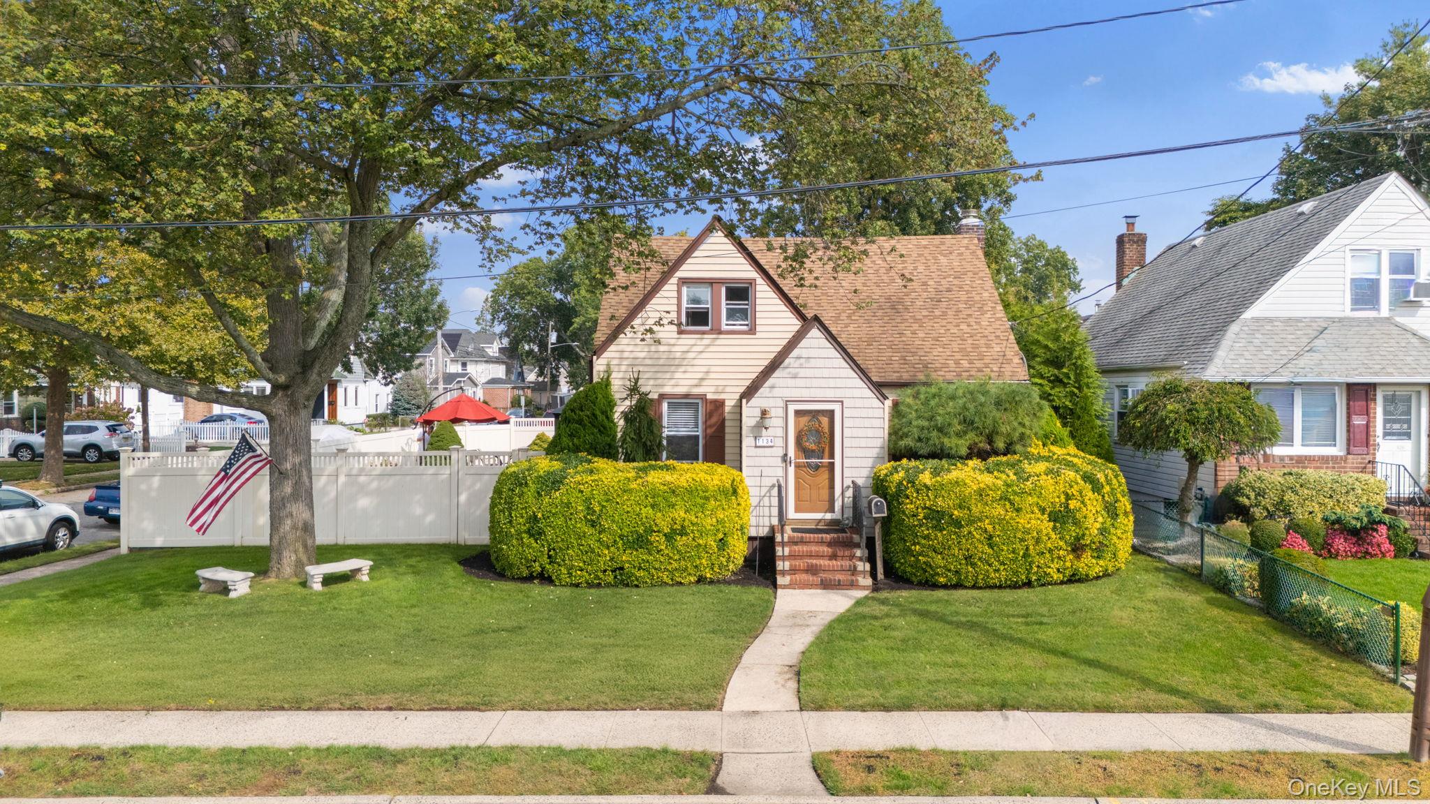 1134 Rosegold Street, Franklin Square, NY 11010