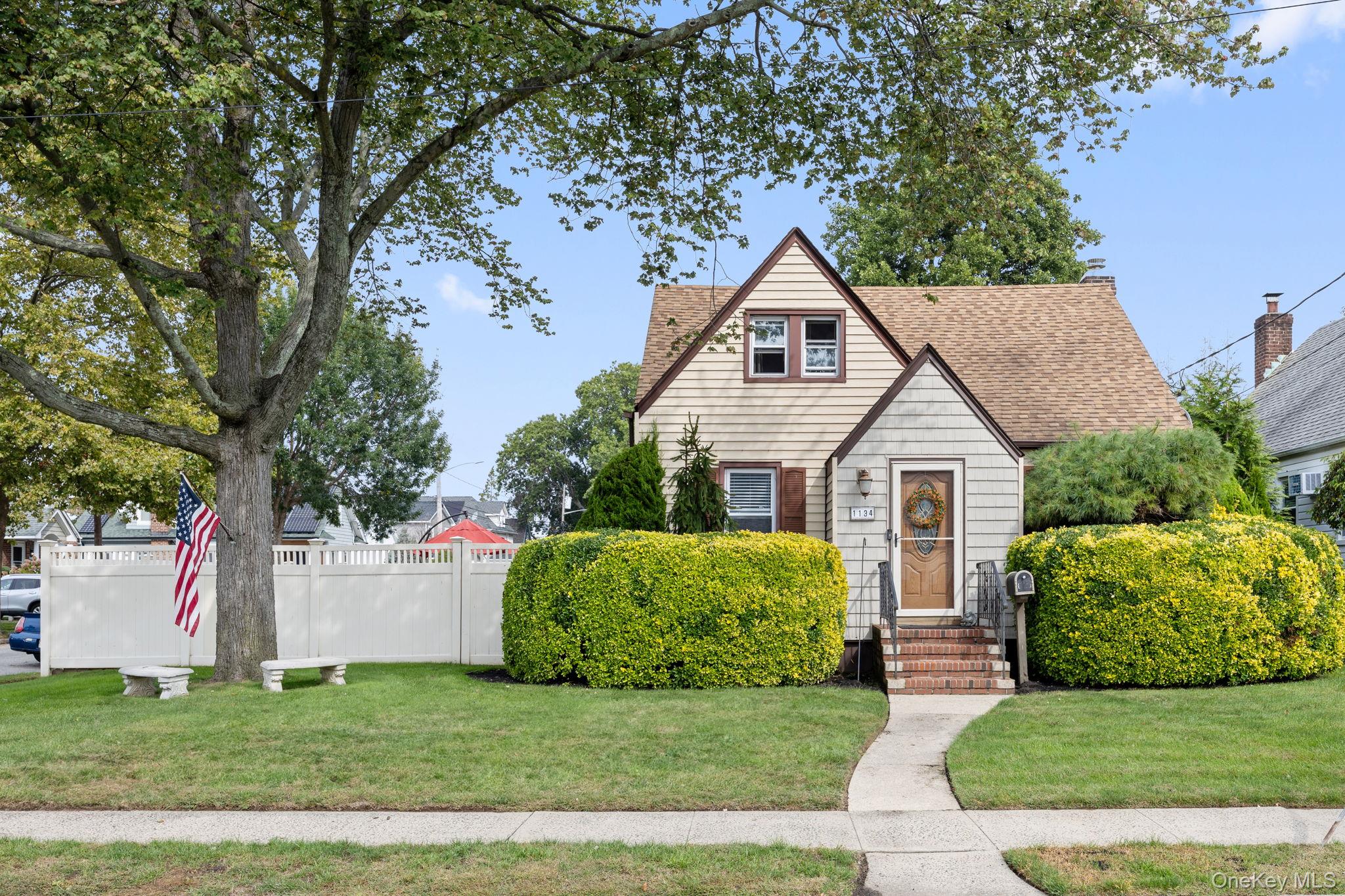 1134 Rosegold Street, Franklin Square, NY 11010