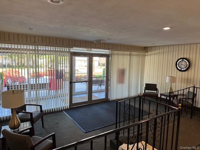 25 Elizabeth Street # 2E, Farmingdale, NY 11735