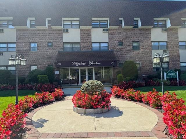 25 Elizabeth Street # 2E, Farmingdale, NY 11735