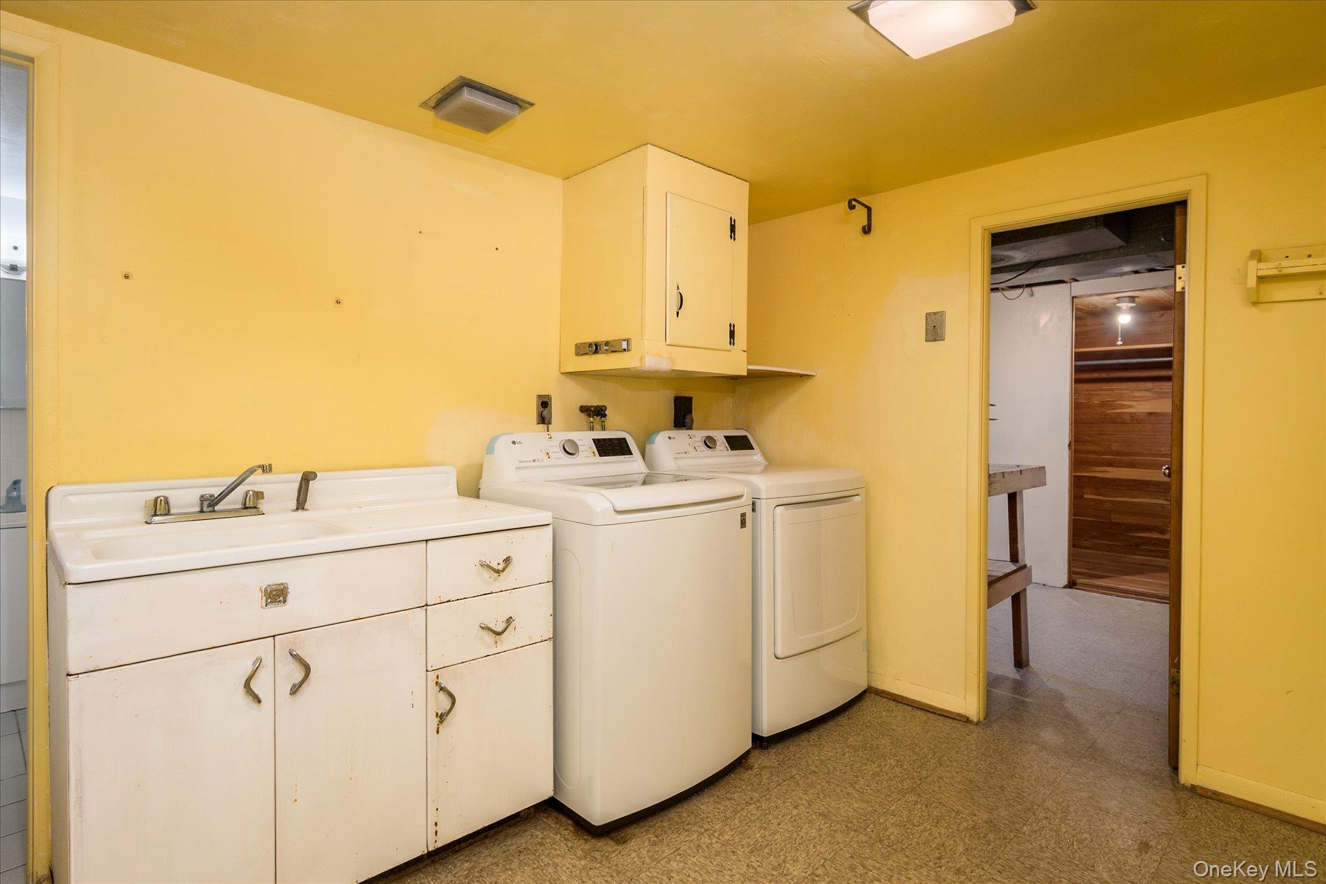 37 Hunter Lane, Hicksville, NY 11801