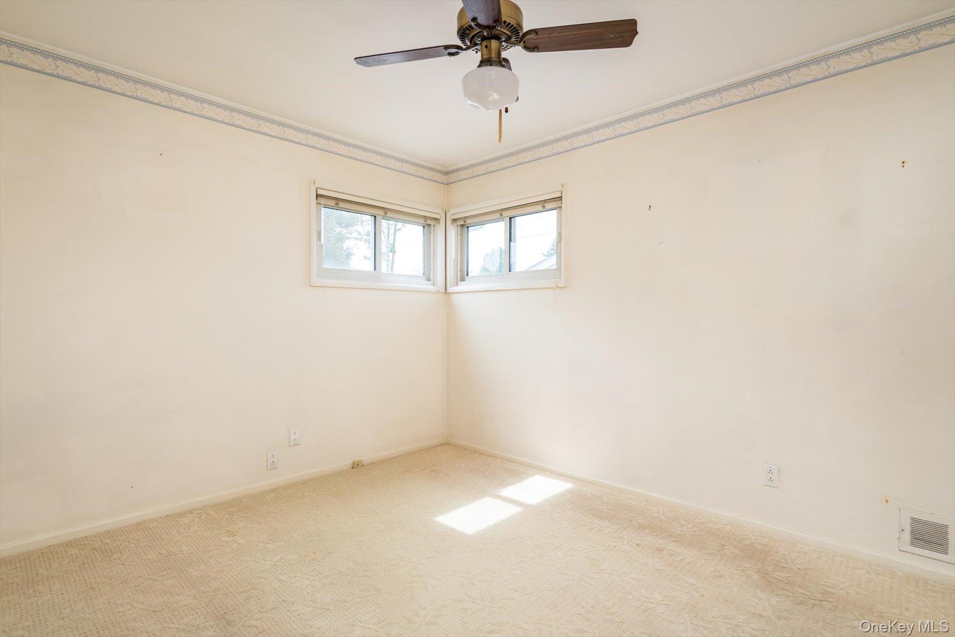 37 Hunter Lane, Hicksville, NY 11801