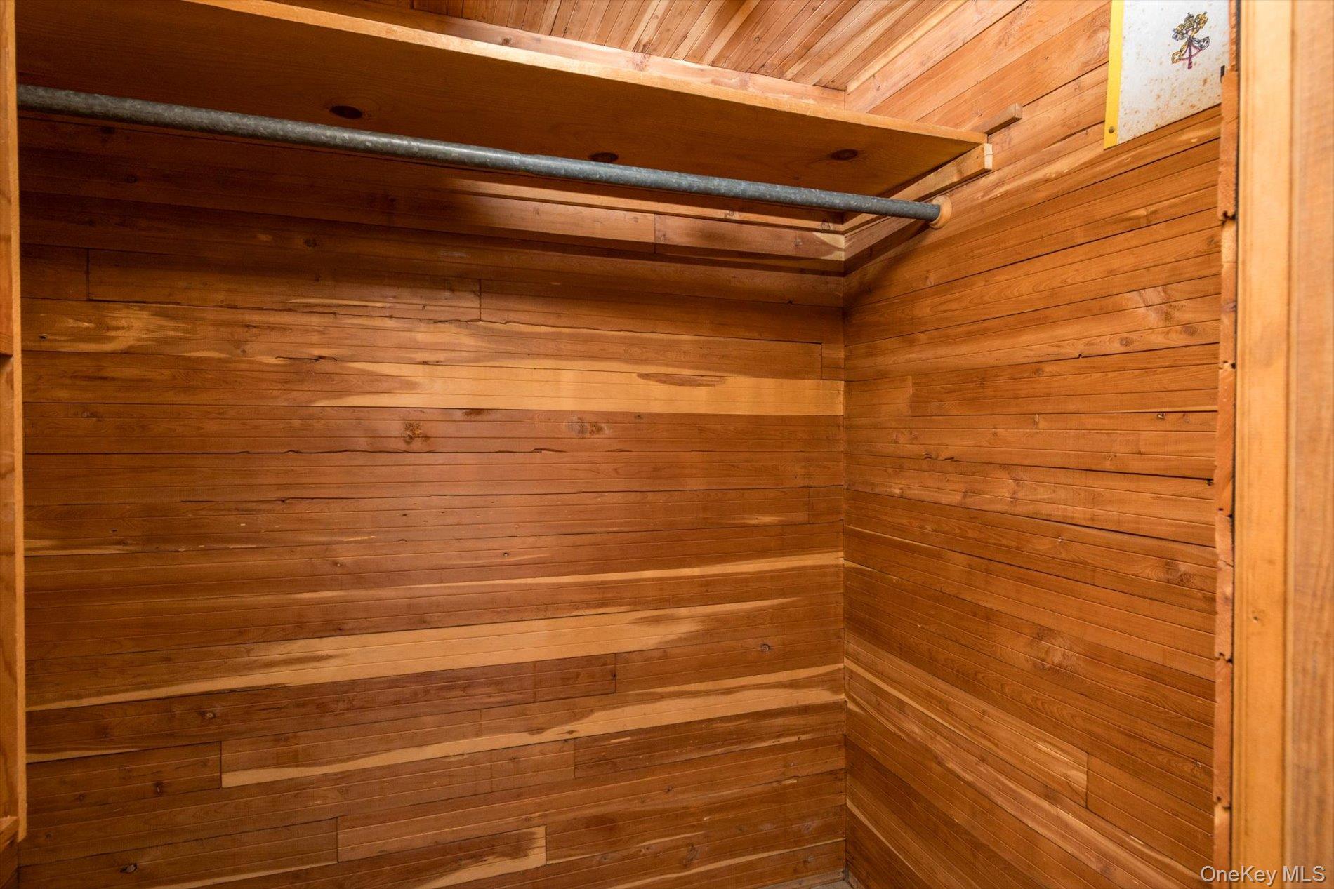 37 Hunter Lane, Hicksville, NY 11801