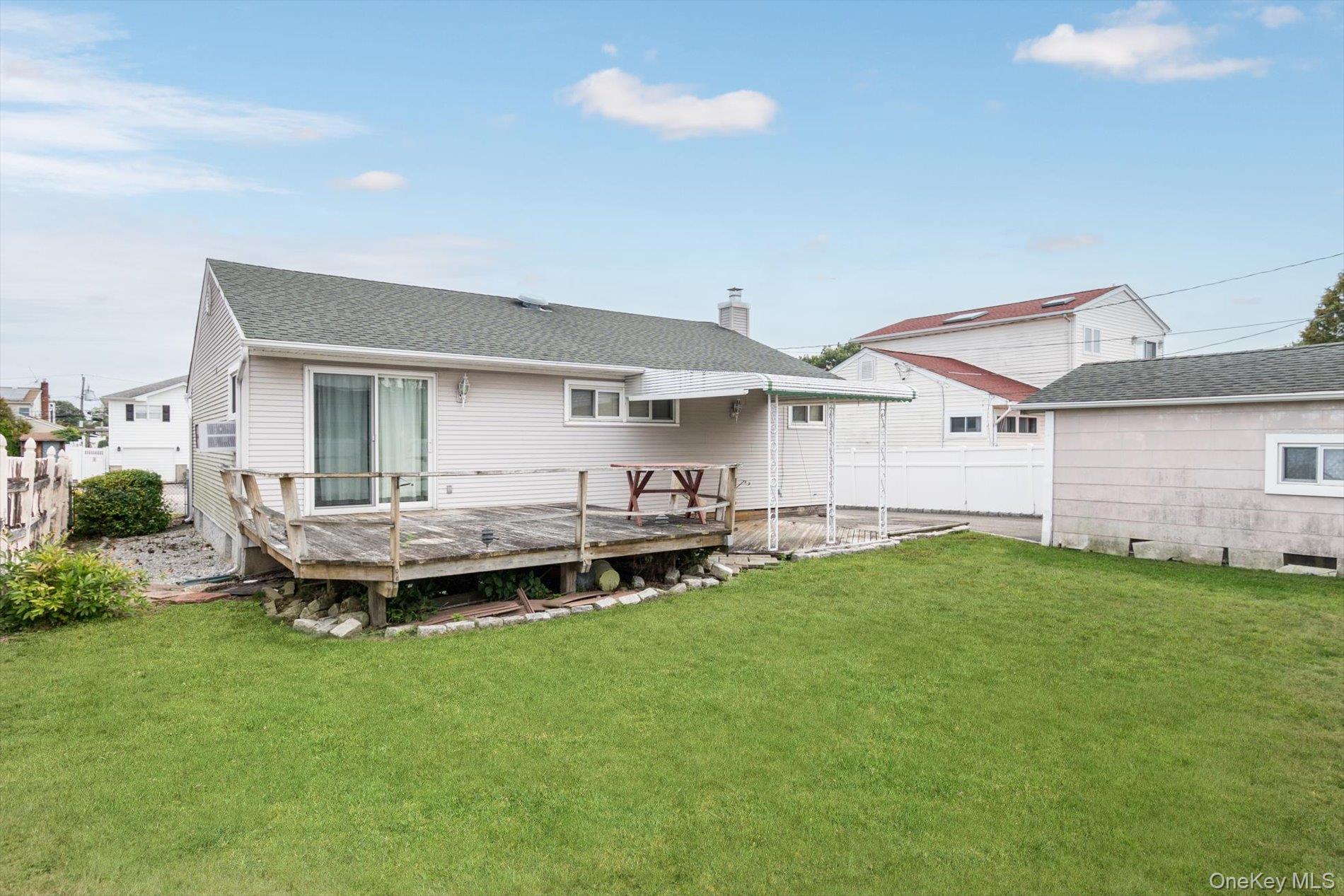 37 Hunter Lane, Hicksville, NY 11801