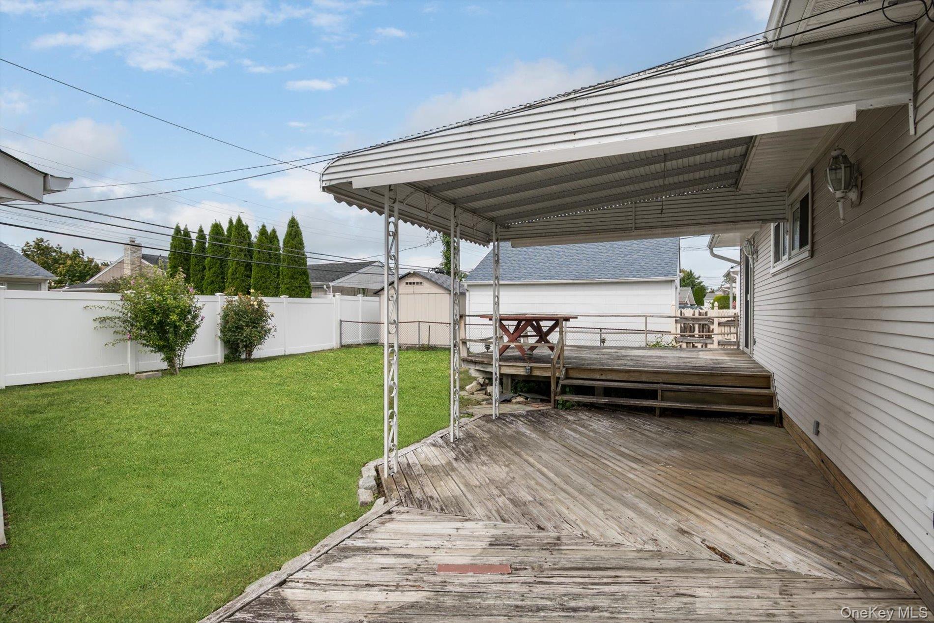 37 Hunter Lane, Hicksville, NY 11801