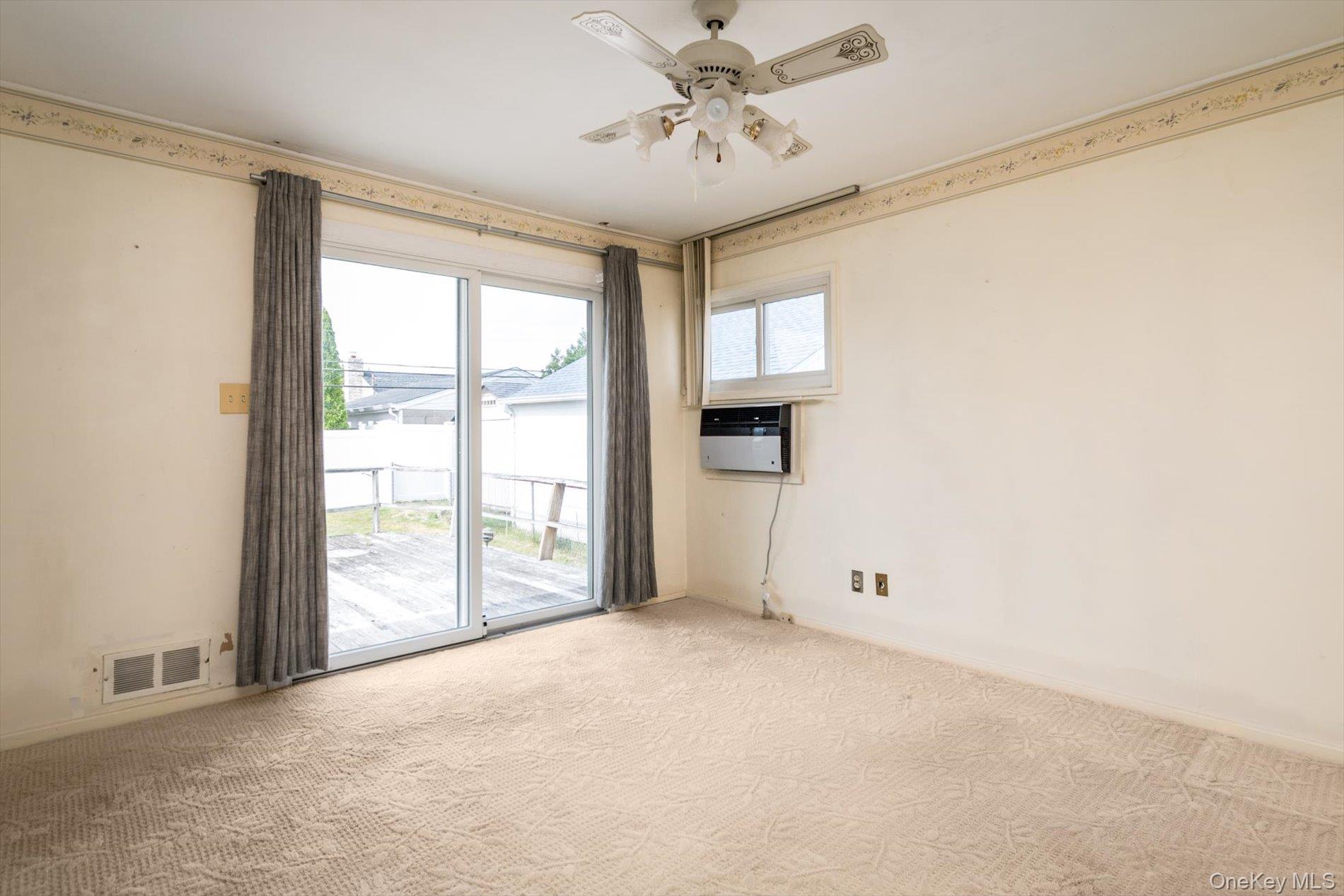 37 Hunter Lane, Hicksville, NY 11801