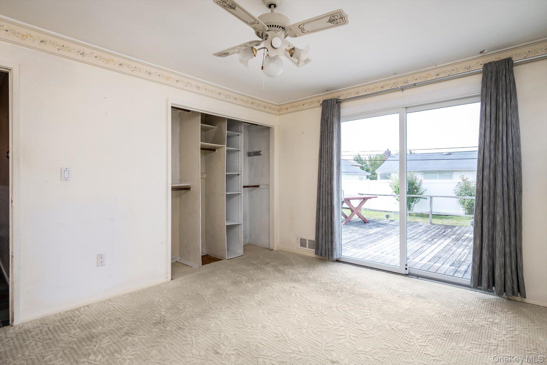 37 Hunter Lane, Hicksville, NY 11801