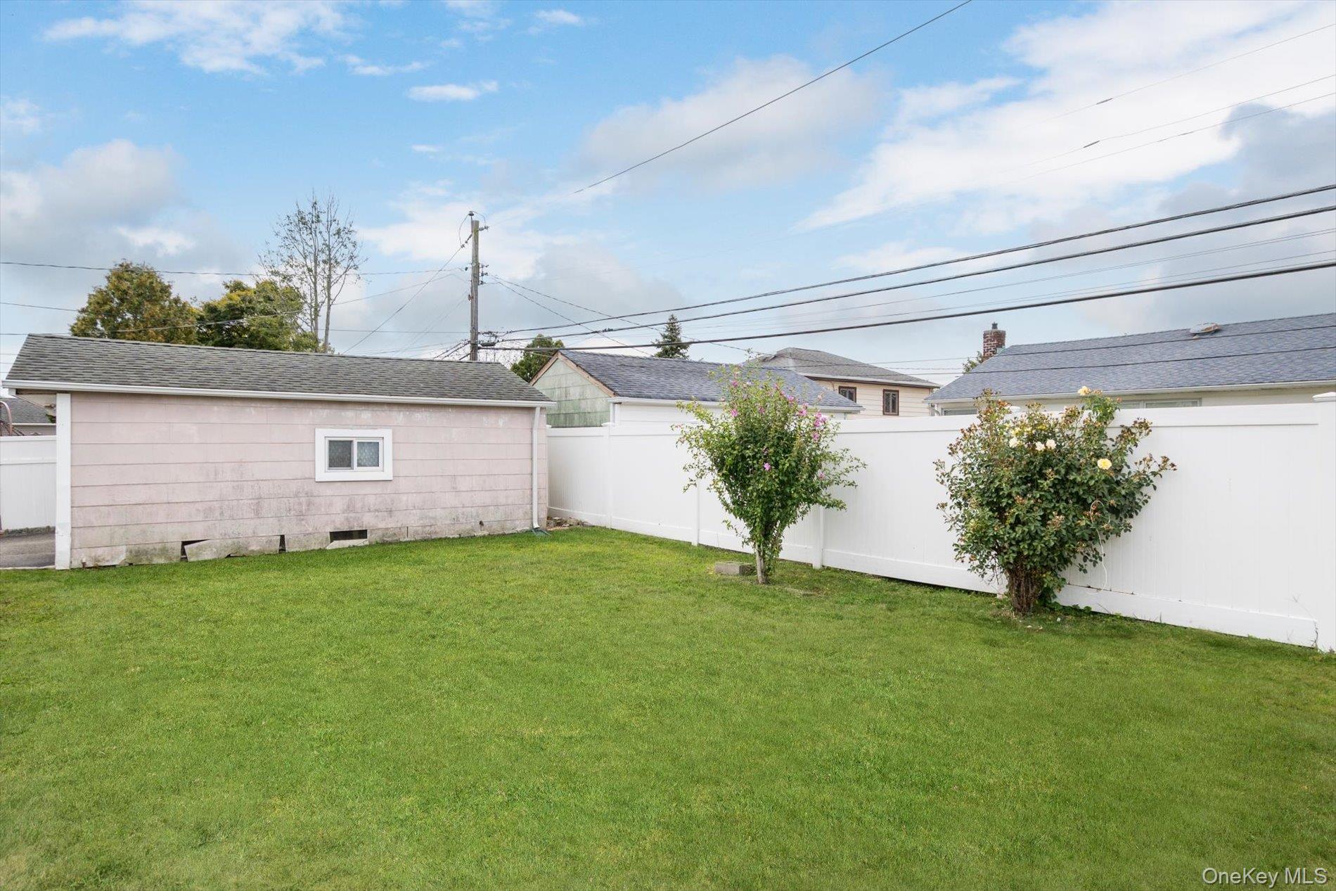 37 Hunter Lane, Hicksville, NY 11801