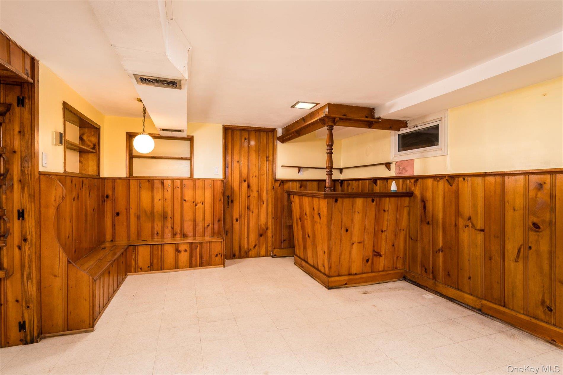 37 Hunter Lane, Hicksville, NY 11801