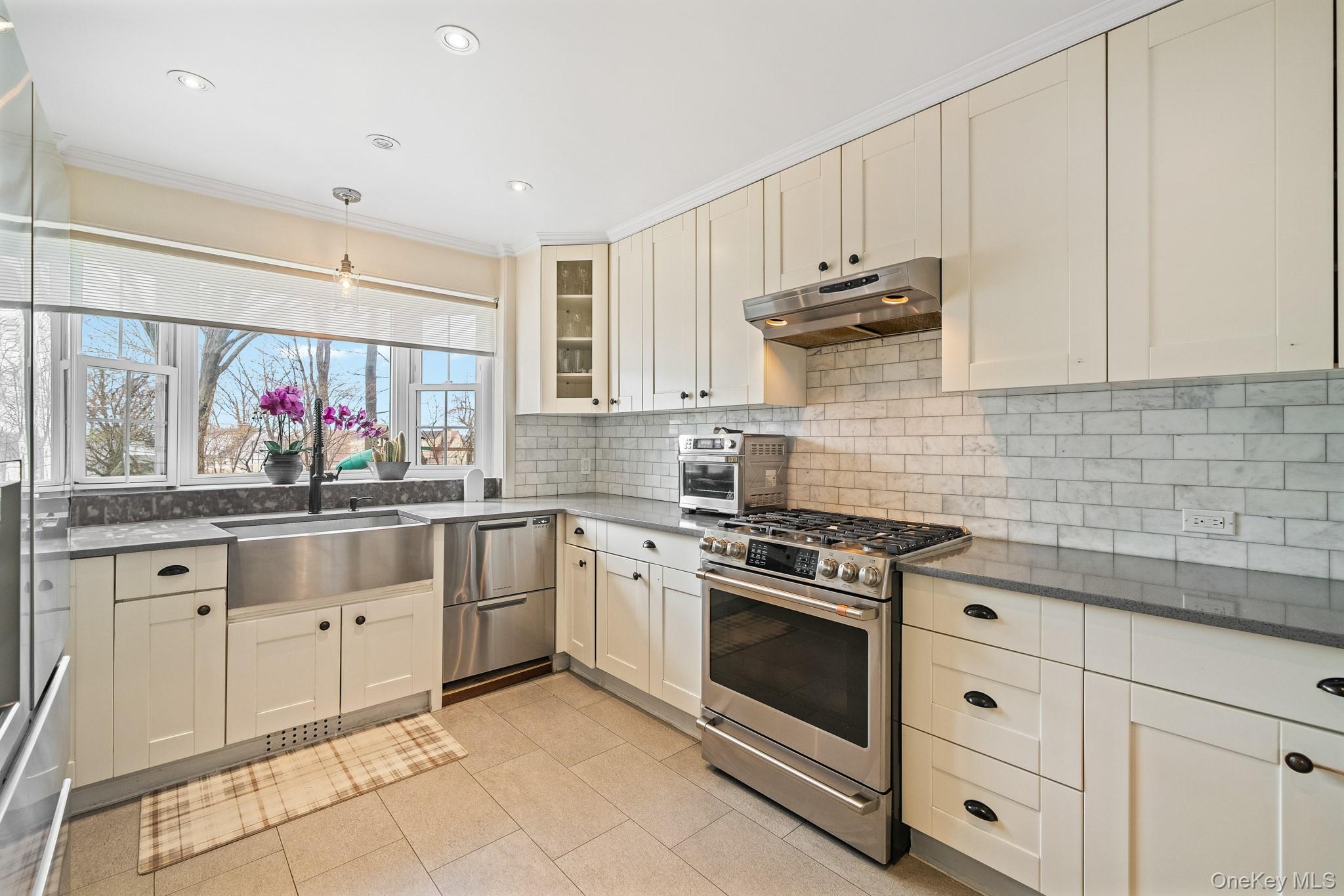 191 Dunwoodie Street, Yonkers, NY 10704