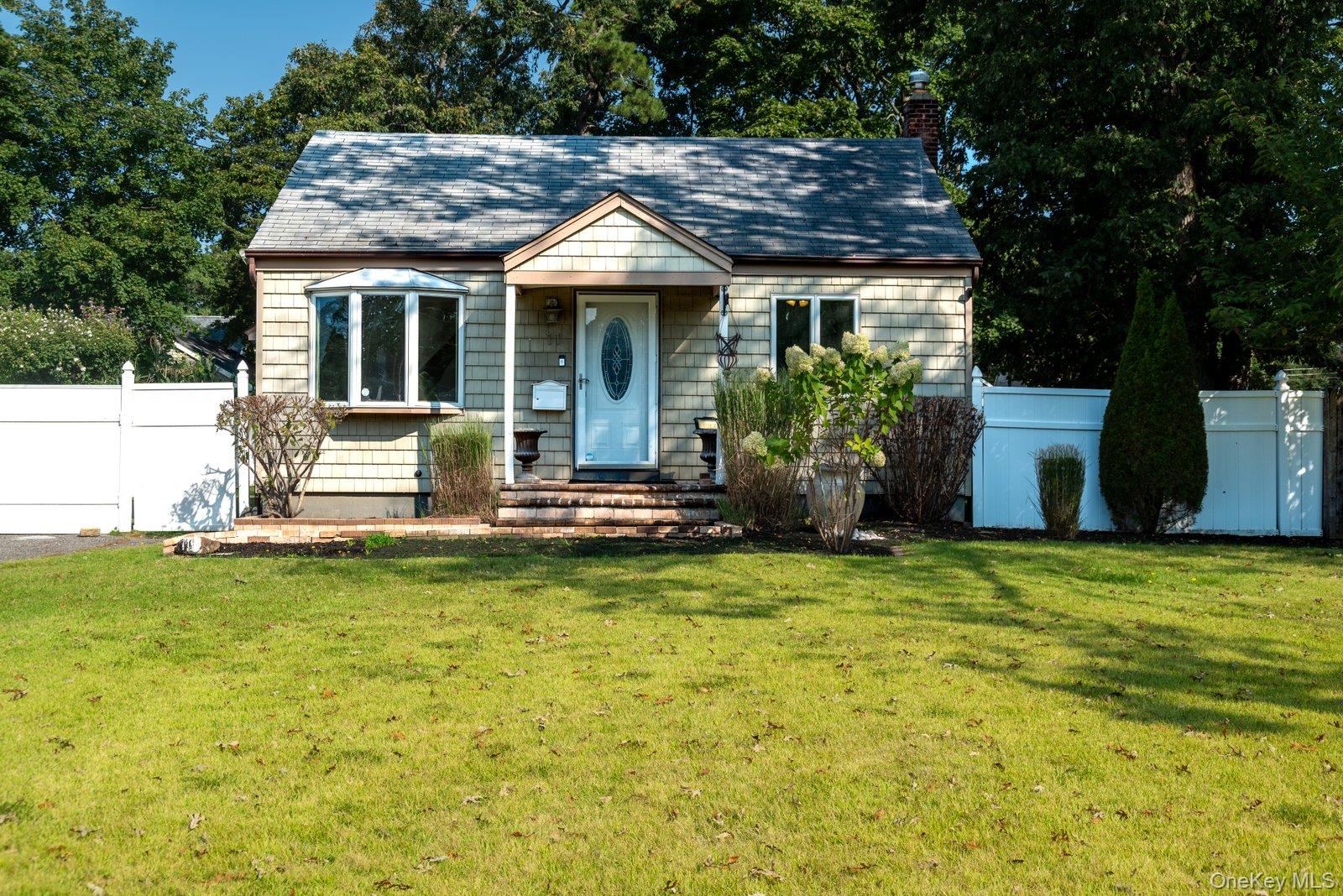 11 McGowan Lane, Central Islip, NY 11722