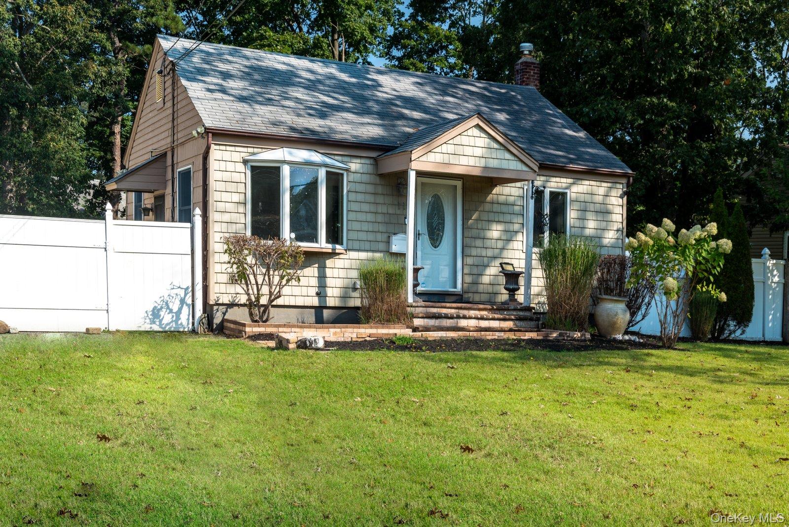 11 McGowan Lane, Central Islip, NY 11722