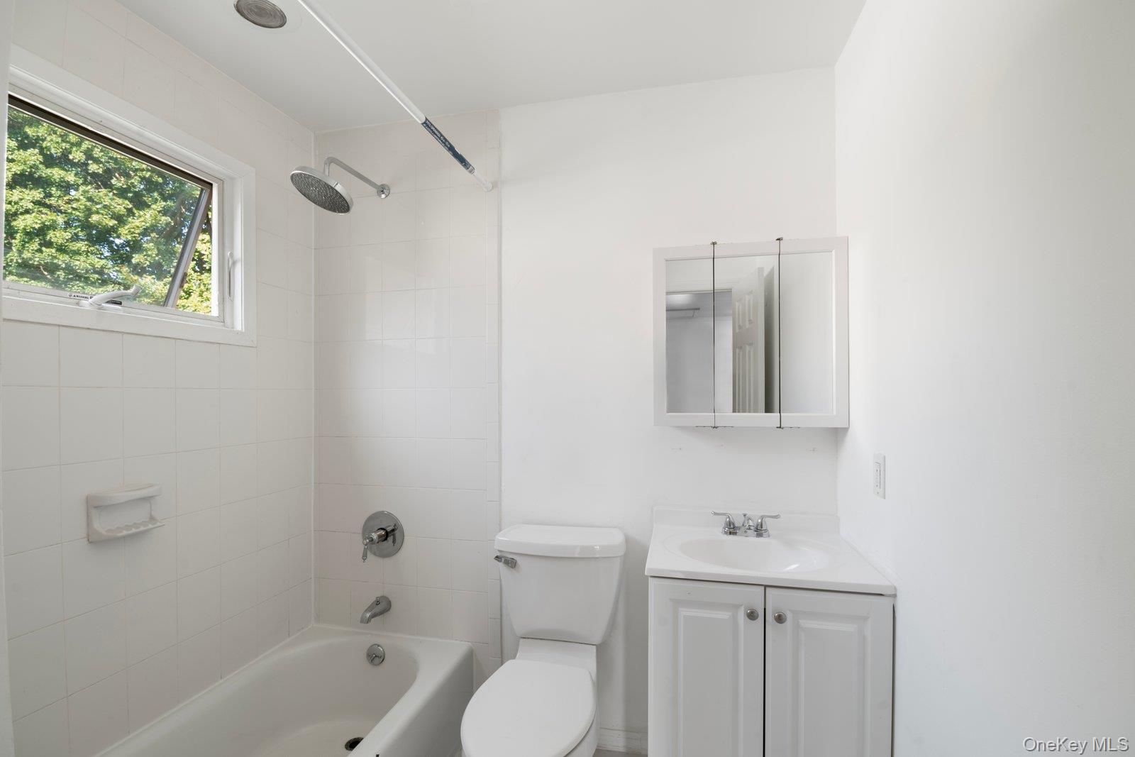 11 McGowan Lane, Central Islip, NY 11722