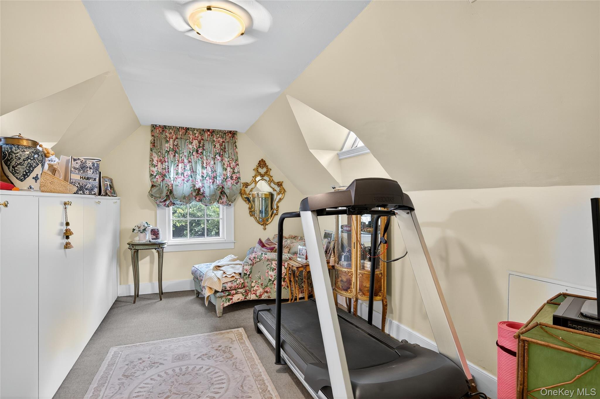 42 Clocktower Lane, Old Westbury, NY 11568