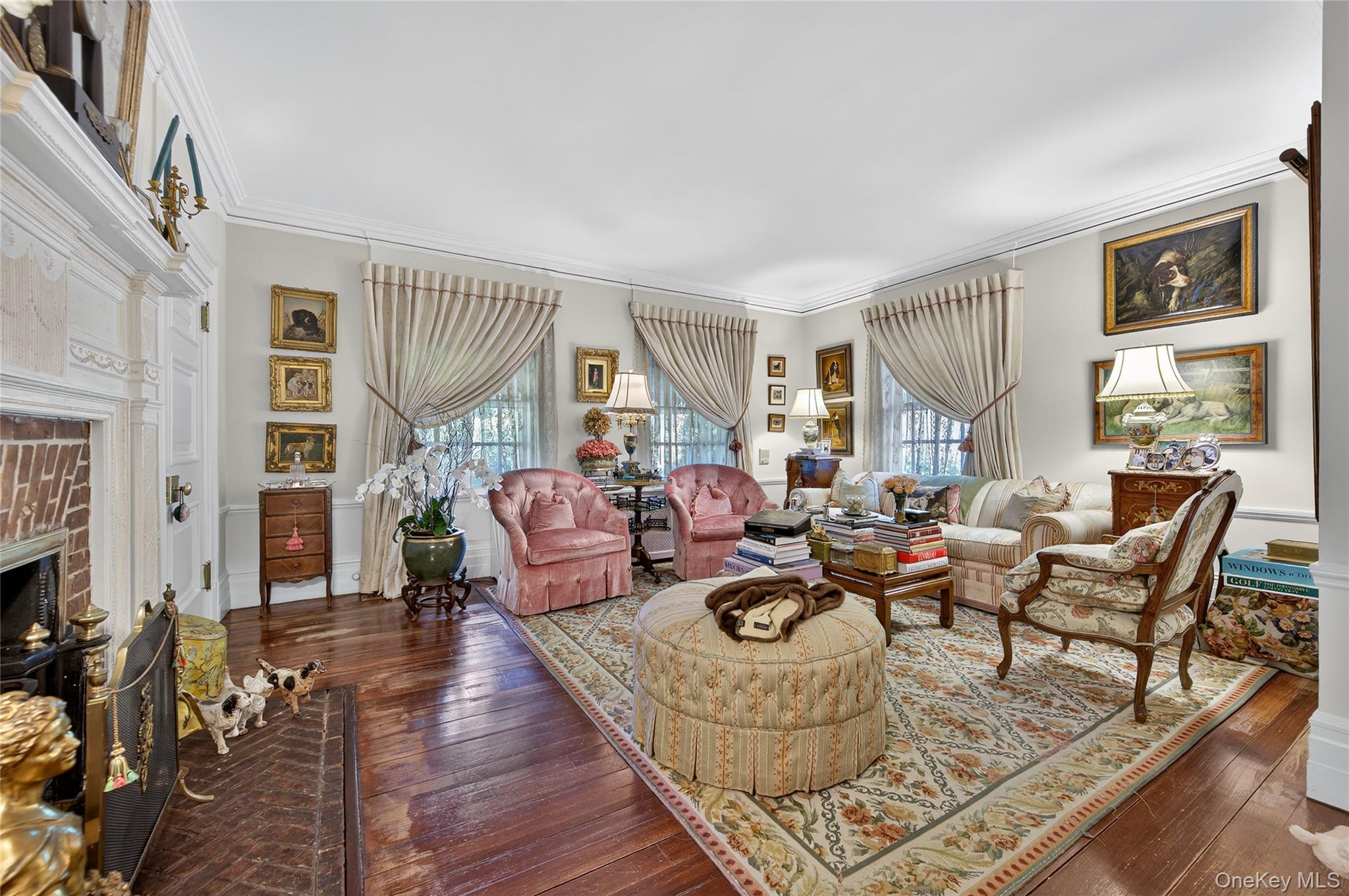 42 Clocktower Lane, Old Westbury, NY 11568