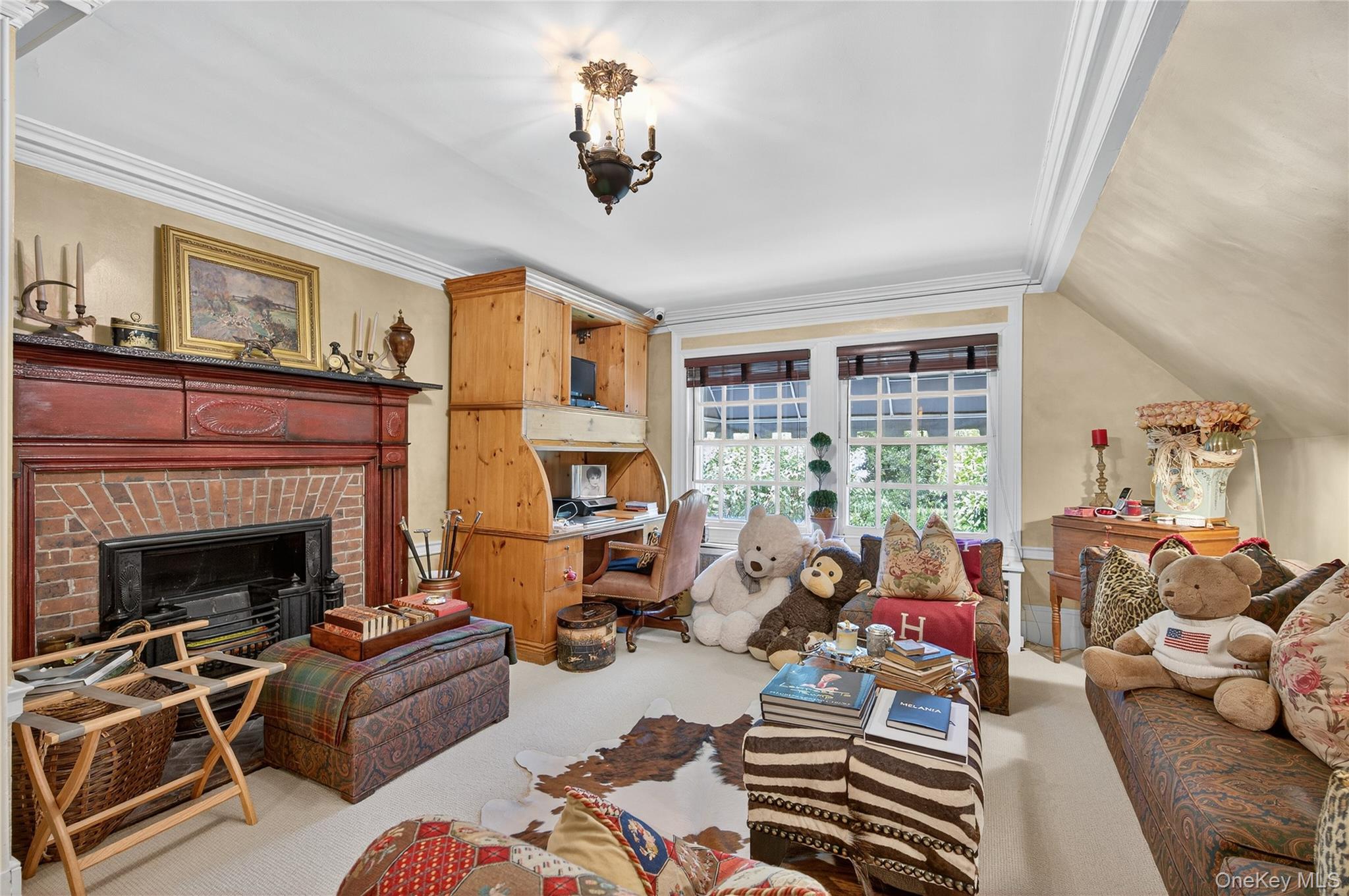 42 Clocktower Lane, Old Westbury, NY 11568