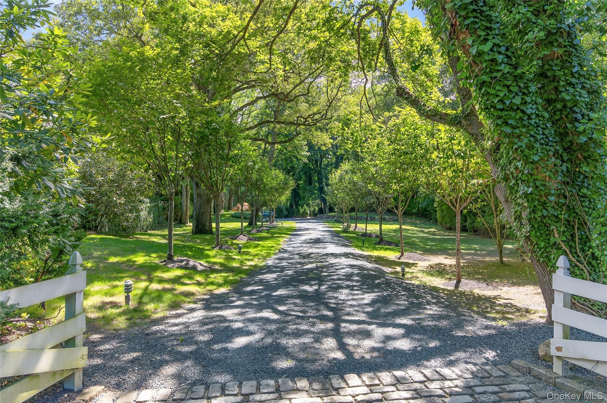 42 Clocktower Lane, Old Westbury, NY 11568