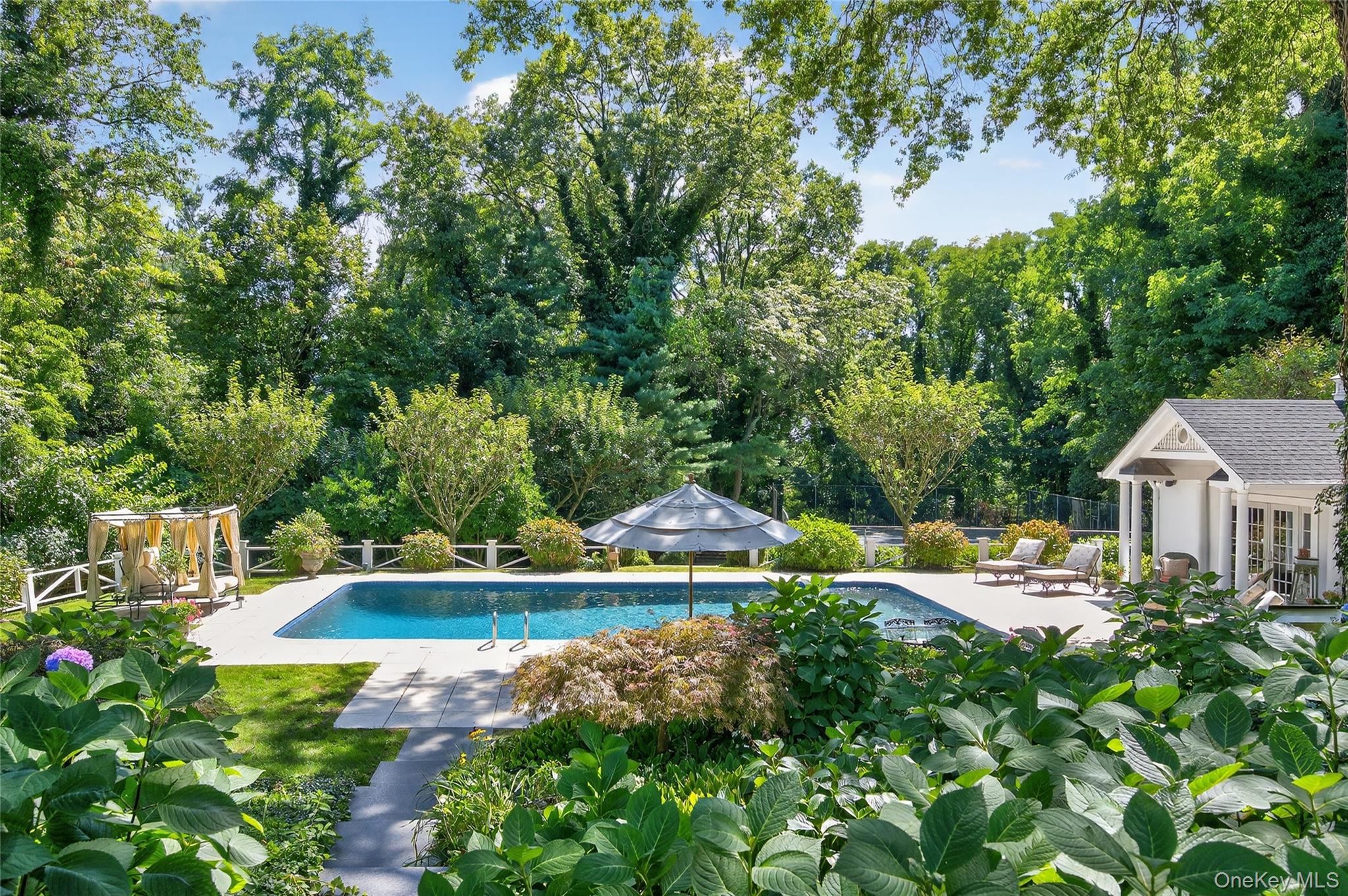 42 Clocktower Lane, Old Westbury, NY 11568