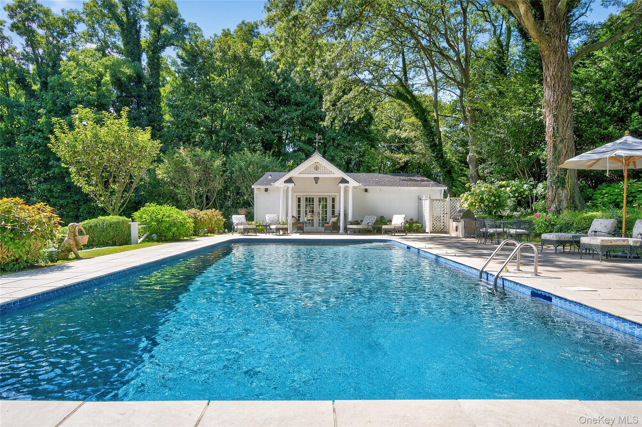 42 Clocktower Lane, Old Westbury, NY 11568