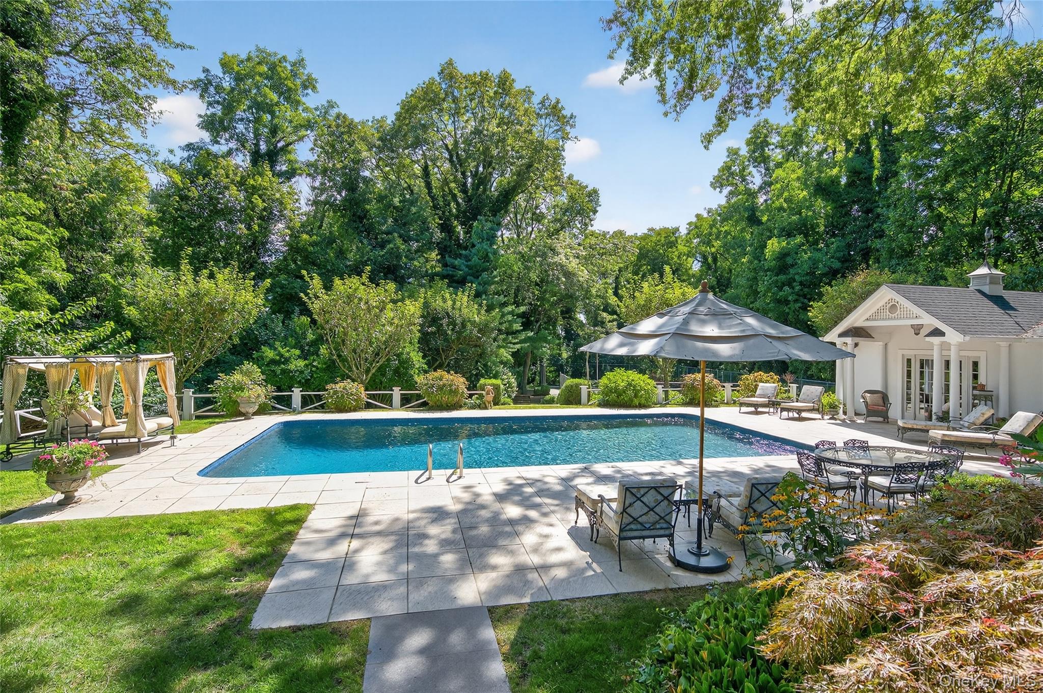 42 Clocktower Lane, Old Westbury, NY 11568