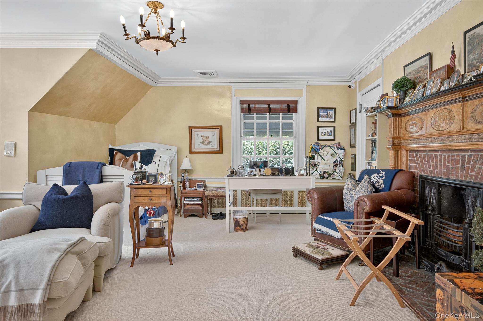 42 Clocktower Lane, Old Westbury, NY 11568