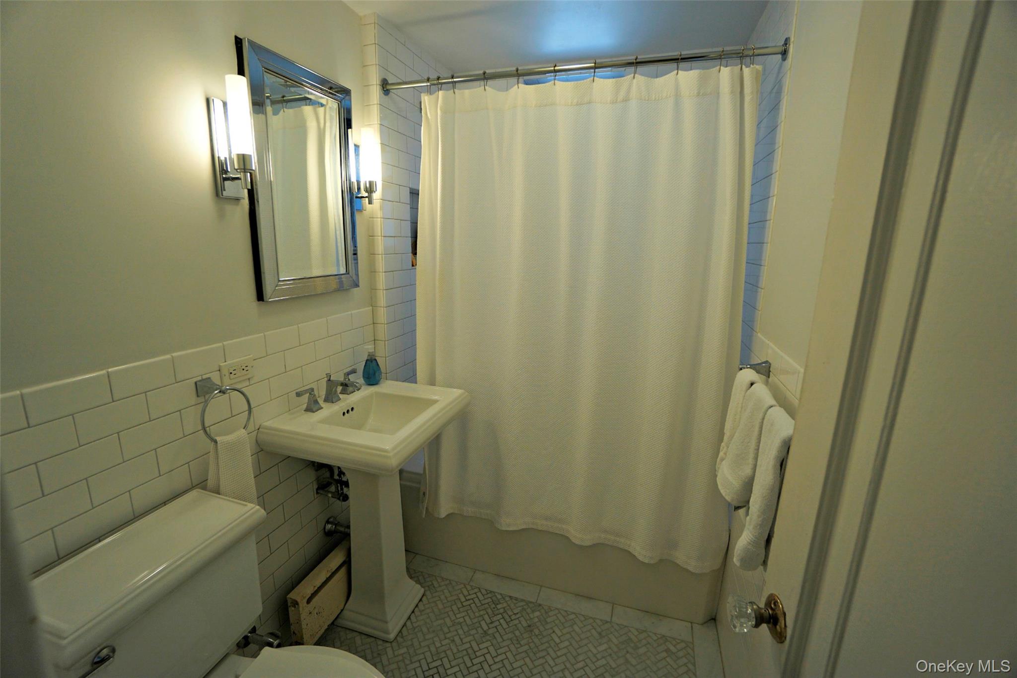 73-37 Austin Street # 2D, Forest Hills, NY 11375