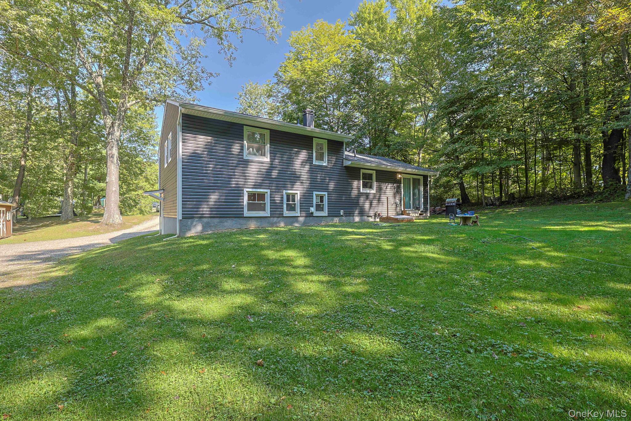 587 Winterton Road, Bloomingburg, NY 12721