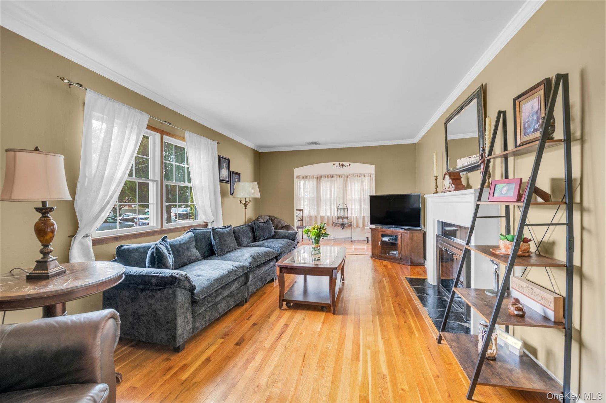 91 7th Street, Hicksville, NY 11801