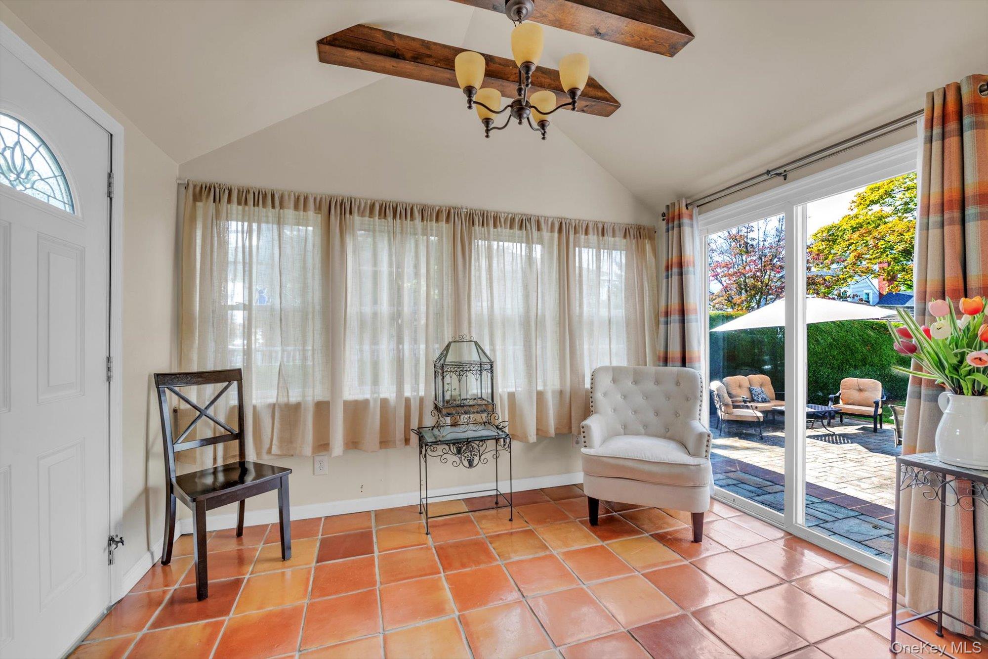 91 7th Street, Hicksville, NY 11801