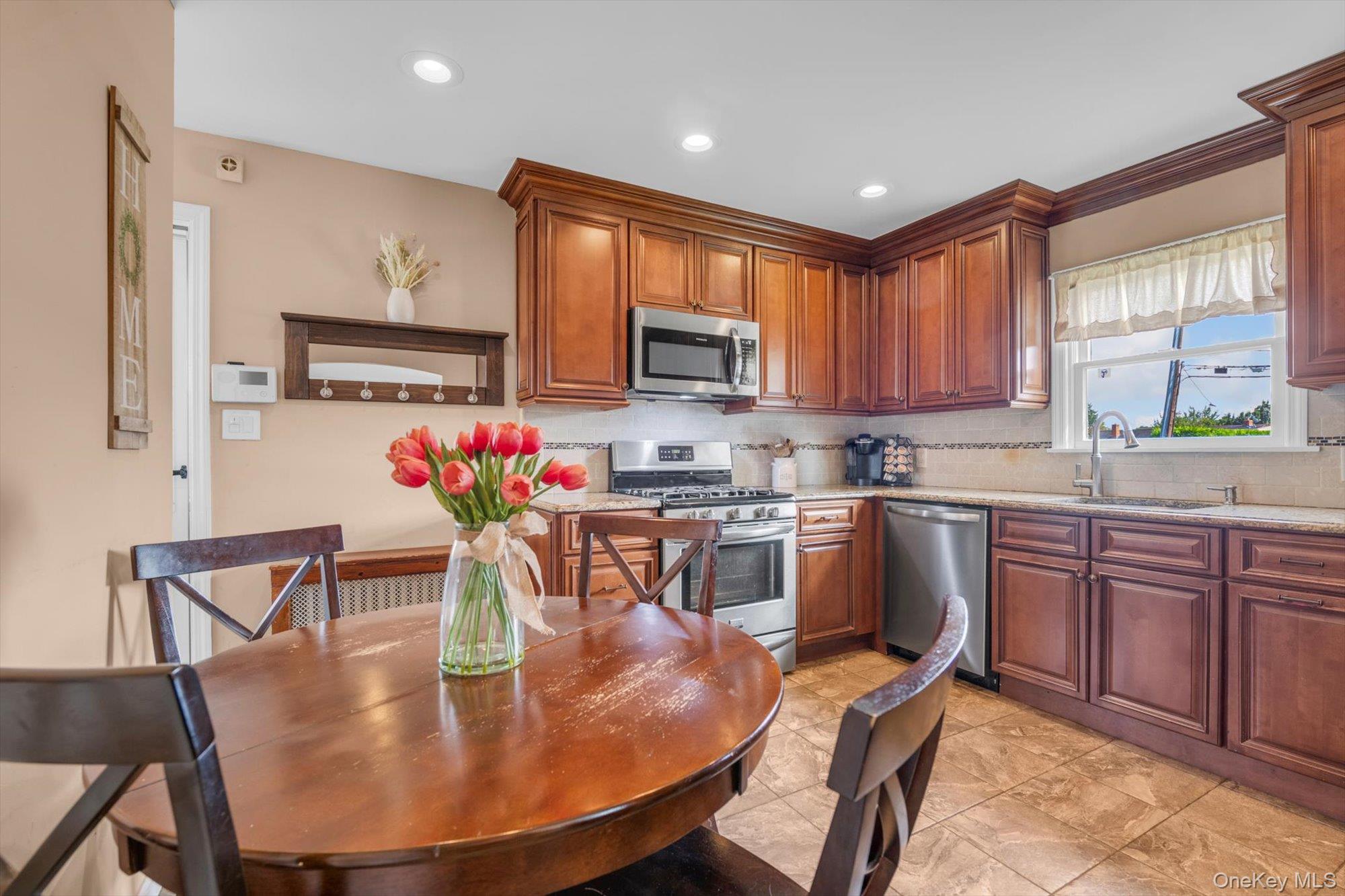 91 7th Street, Hicksville, NY 11801