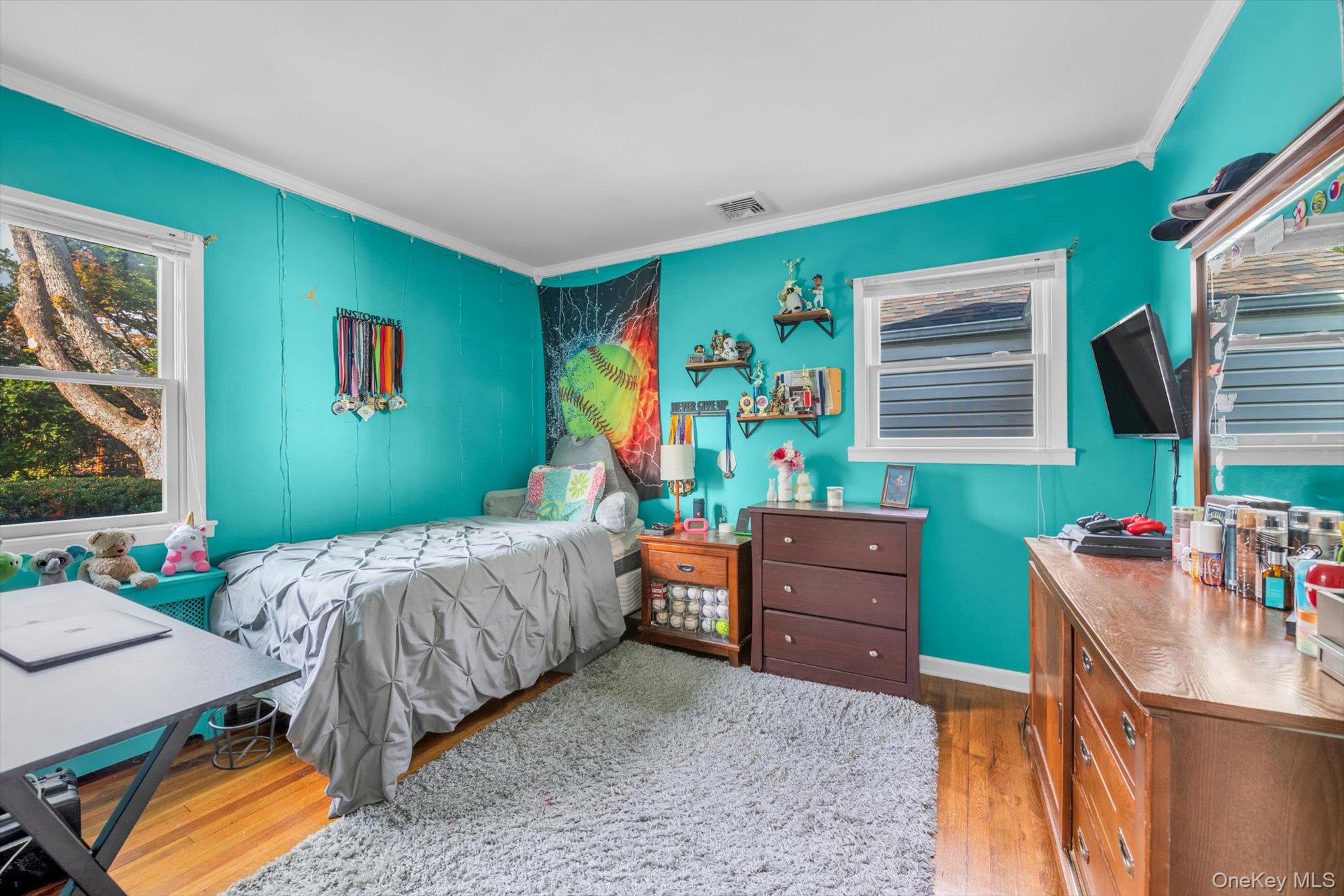 91 7th Street, Hicksville, NY 11801