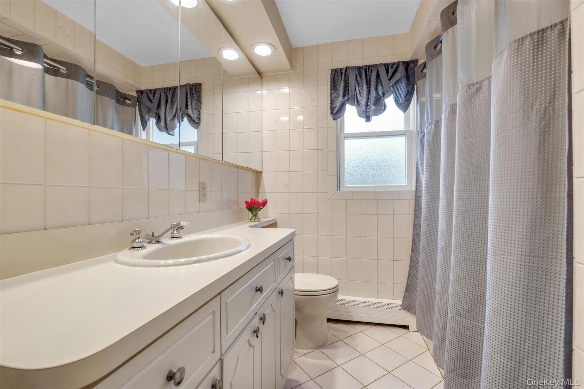 91 7th Street, Hicksville, NY 11801