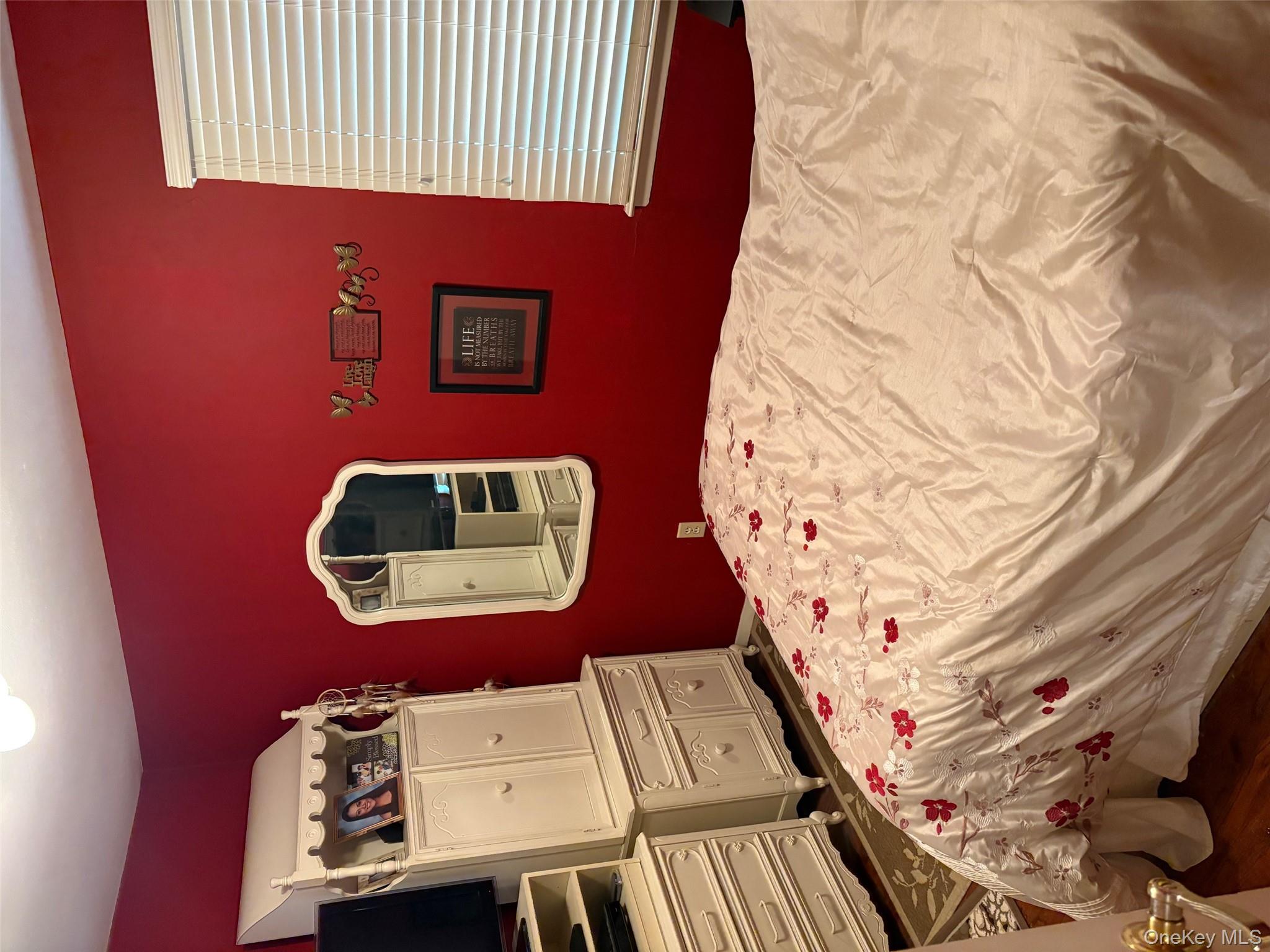 25011 40th Avenue, Little Neck, NY 11363