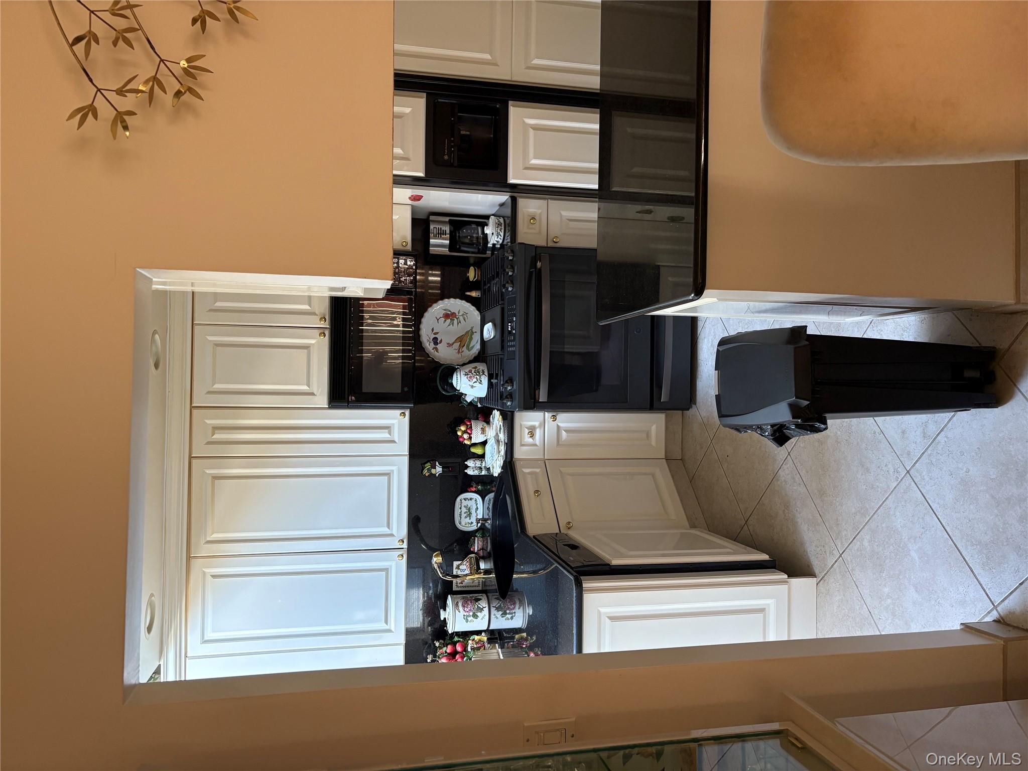 25011 40th Avenue, Little Neck, NY 11363