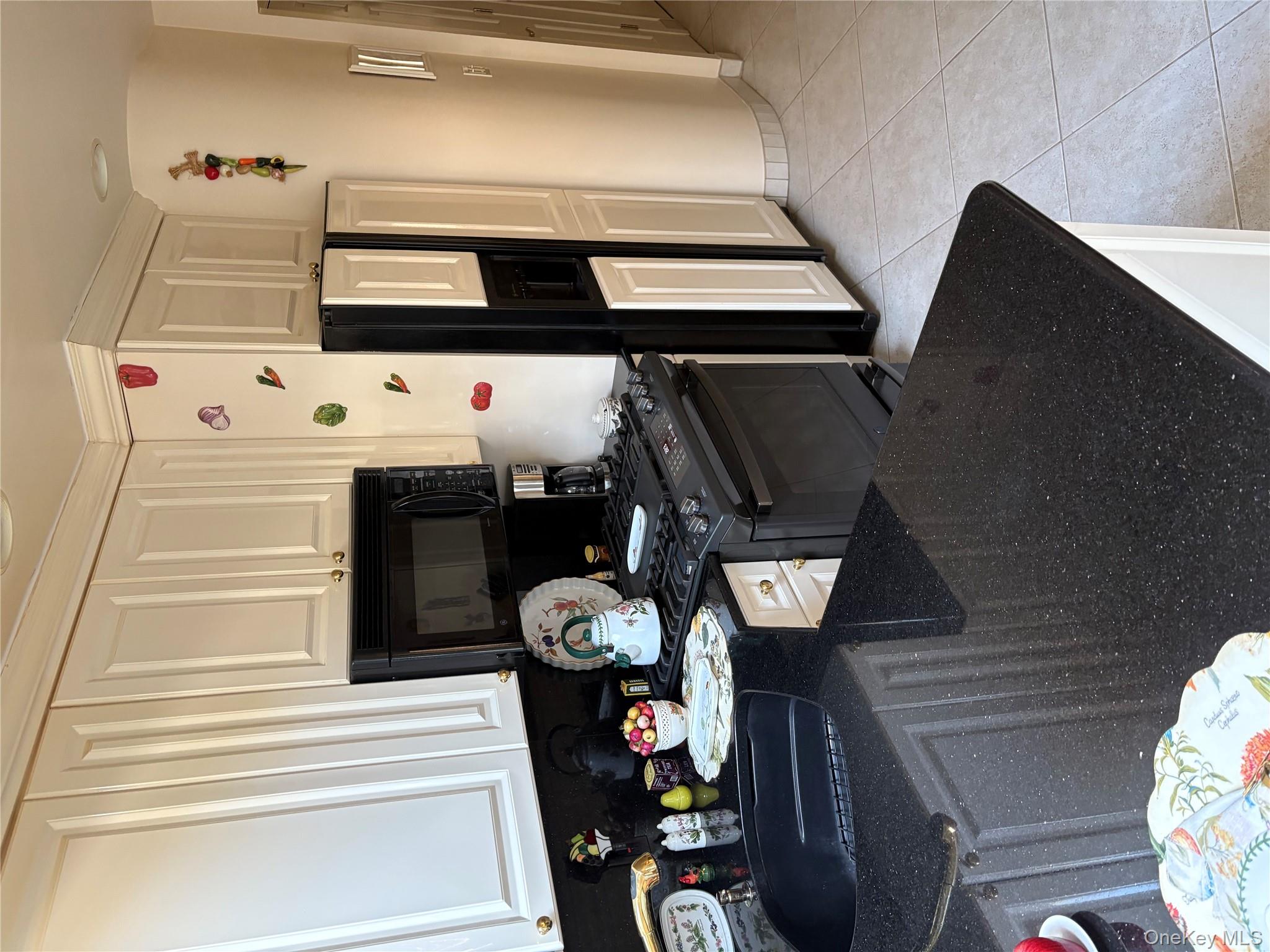 25011 40th Avenue, Little Neck, NY 11363