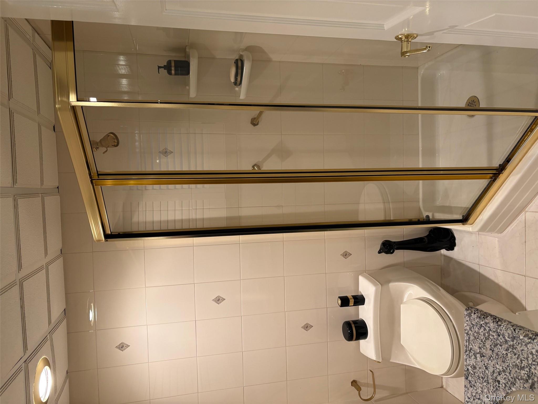 25011 40th Avenue, Little Neck, NY 11363